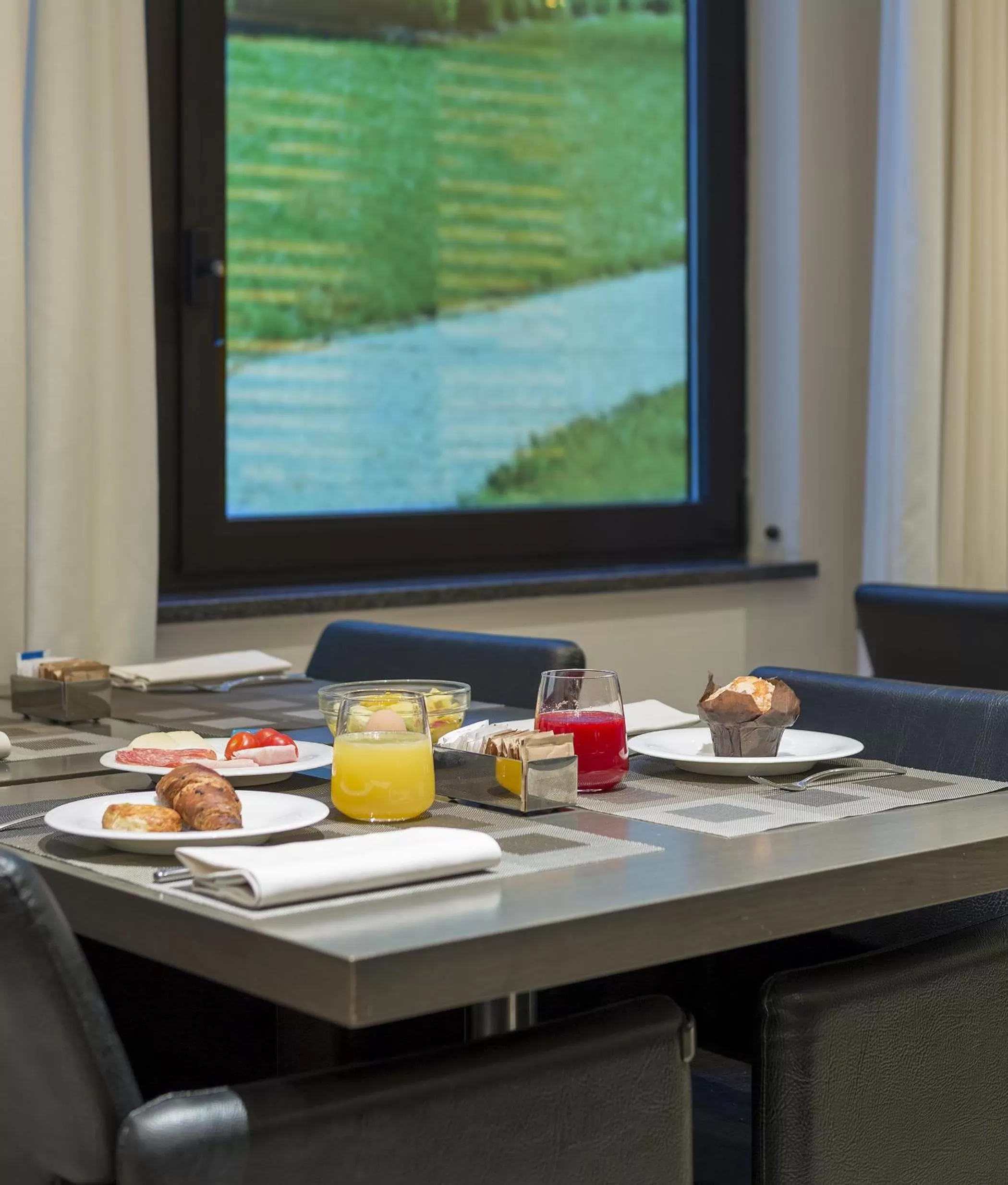 Buffet breakfast in Hotel Ovest