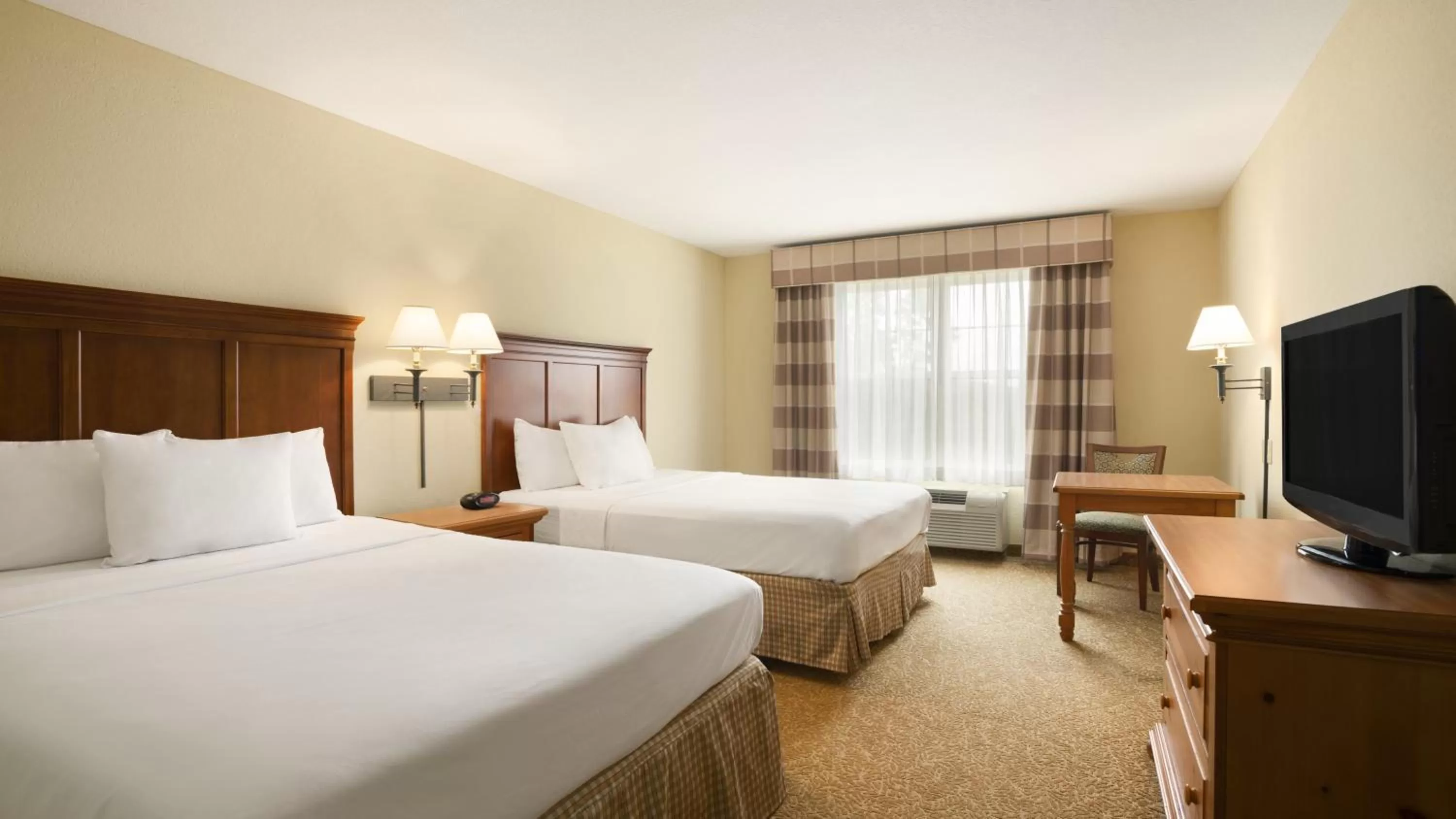 Day, Bed in Country Inn & Suites by Radisson, Beckley, WV