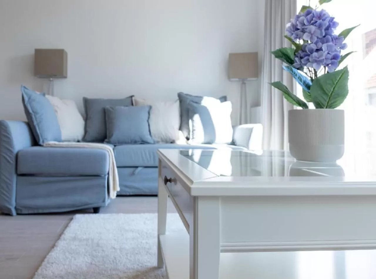 Living room in OneLuxStay near Diamond District