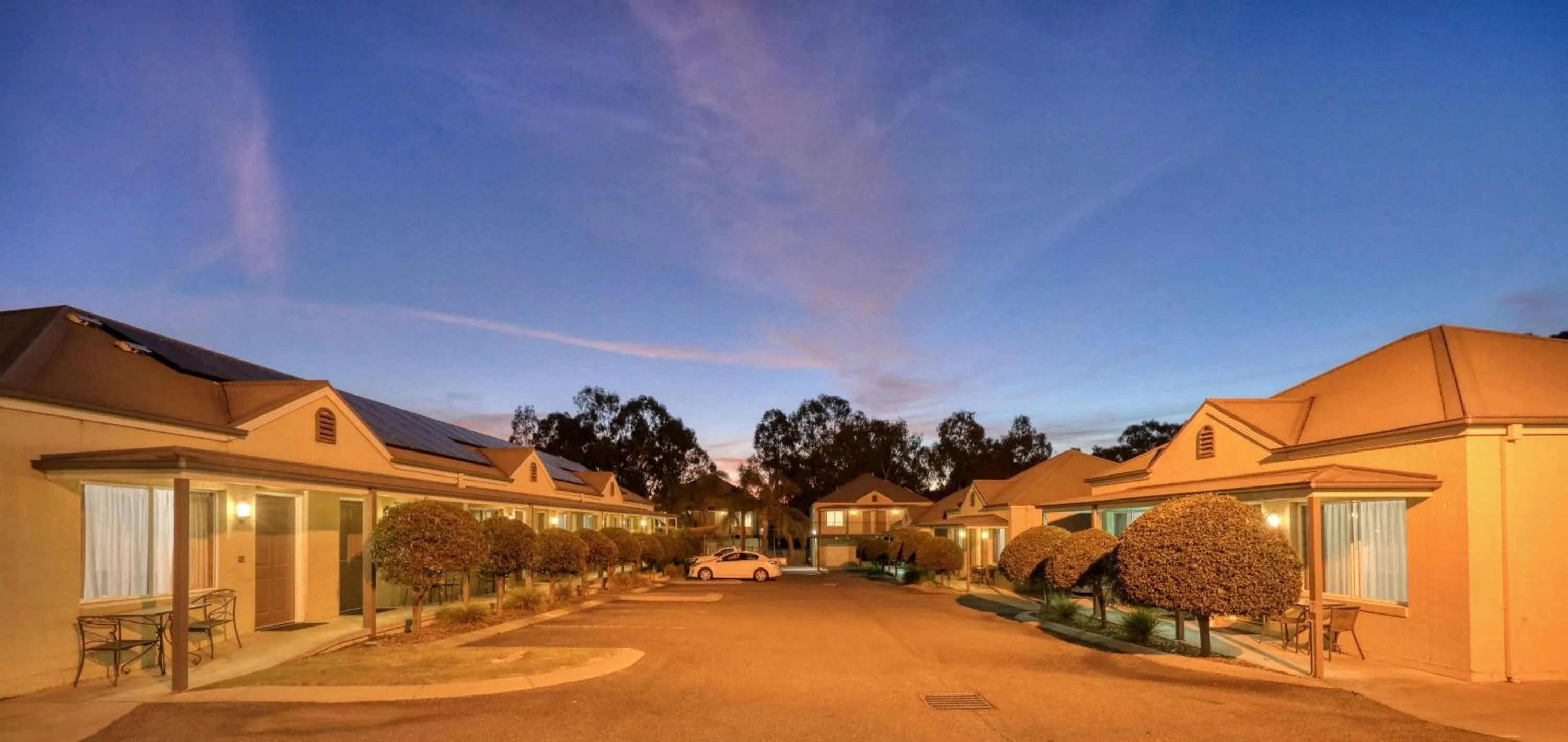 Property building in Bridges on Meninya Motel & Apartments