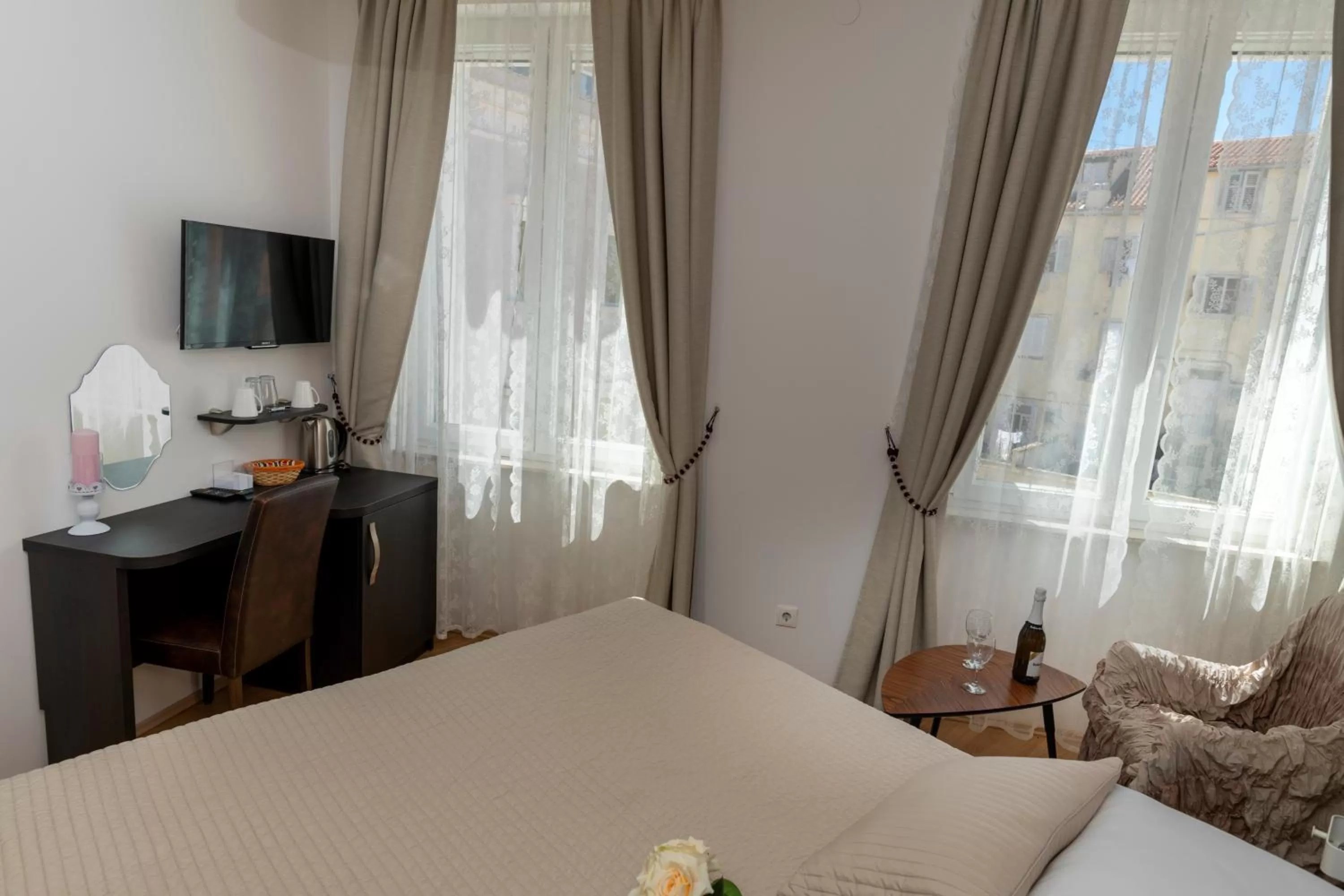 Bedroom, Bed in Deluxe Collection Hotel Kastel - Depadanse