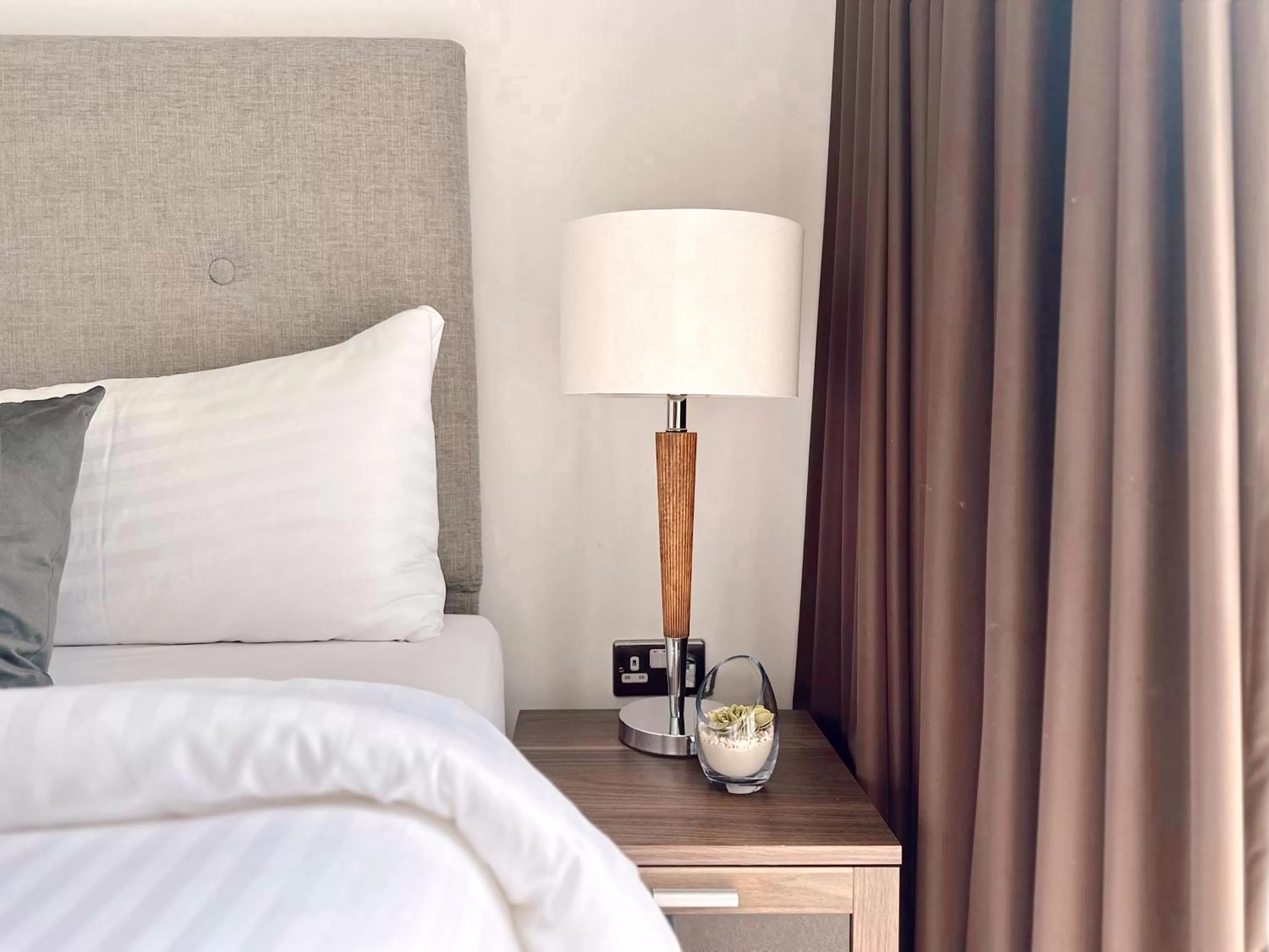 Bedroom, Bed in Canary Wharf - Luxury Apartments