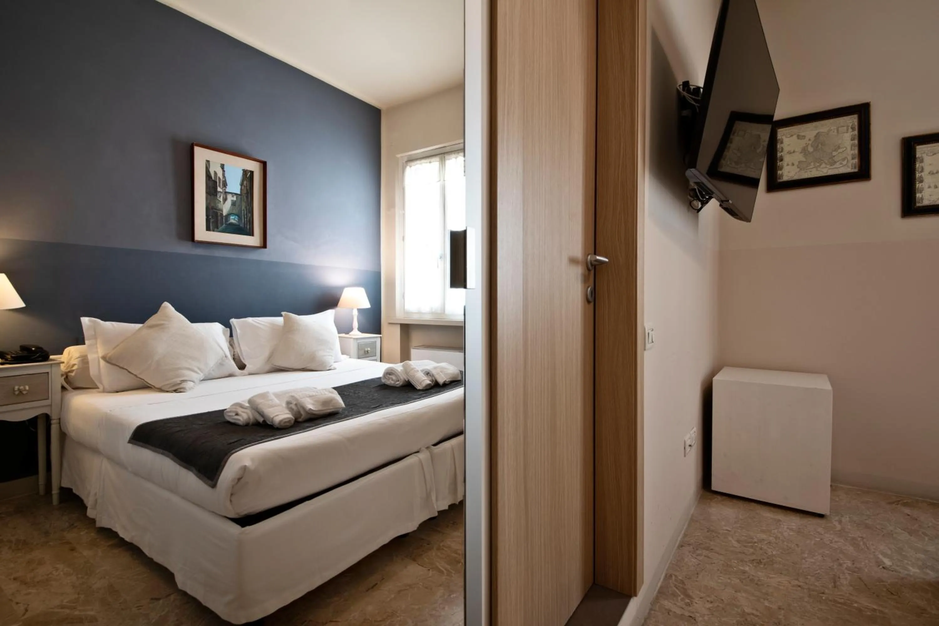 Bedroom, Bed in Hotel Broletto - Centro Storico