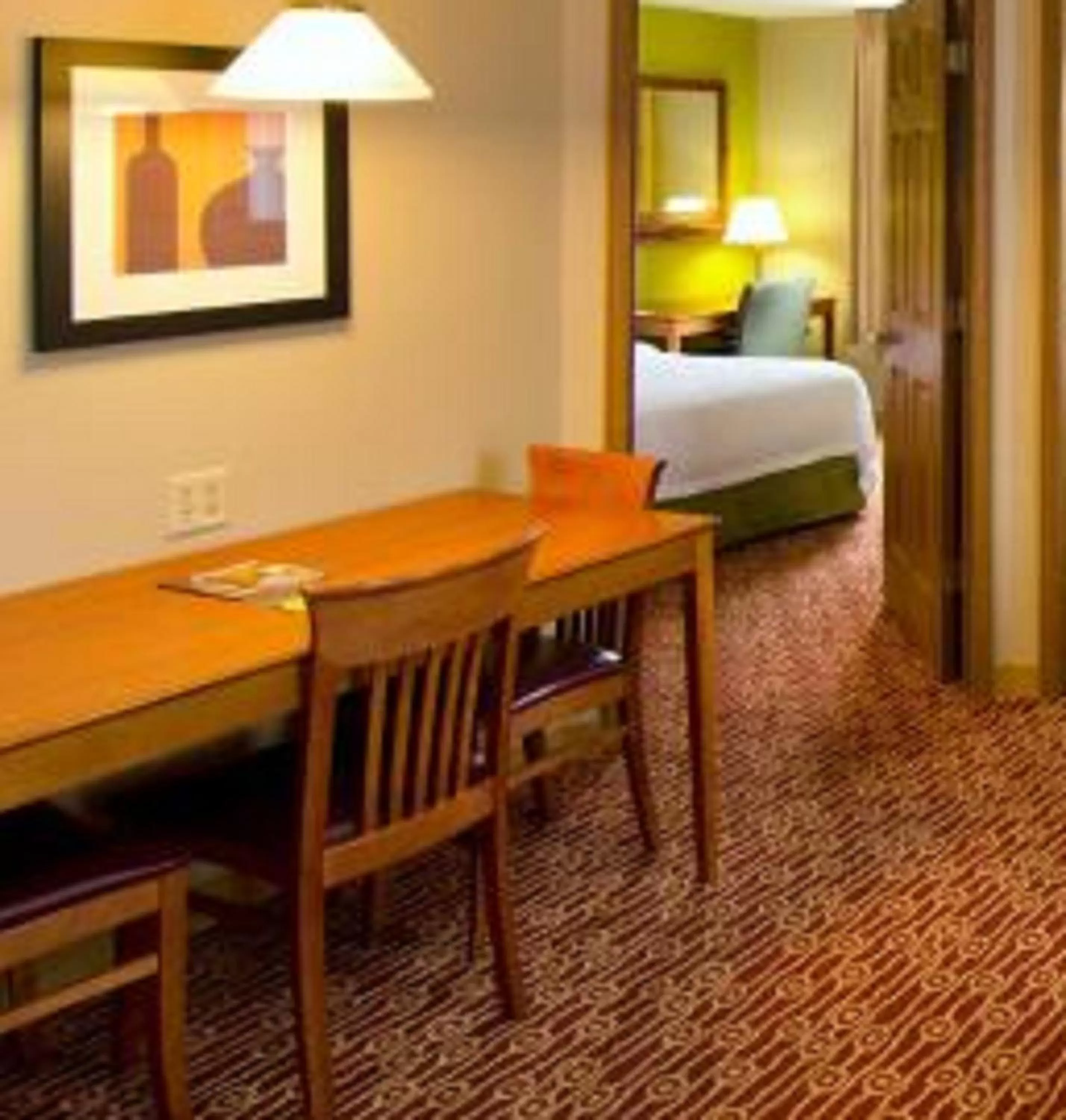 Seating area, Bed in Extended Stay America Suites - St Louis - Fenton