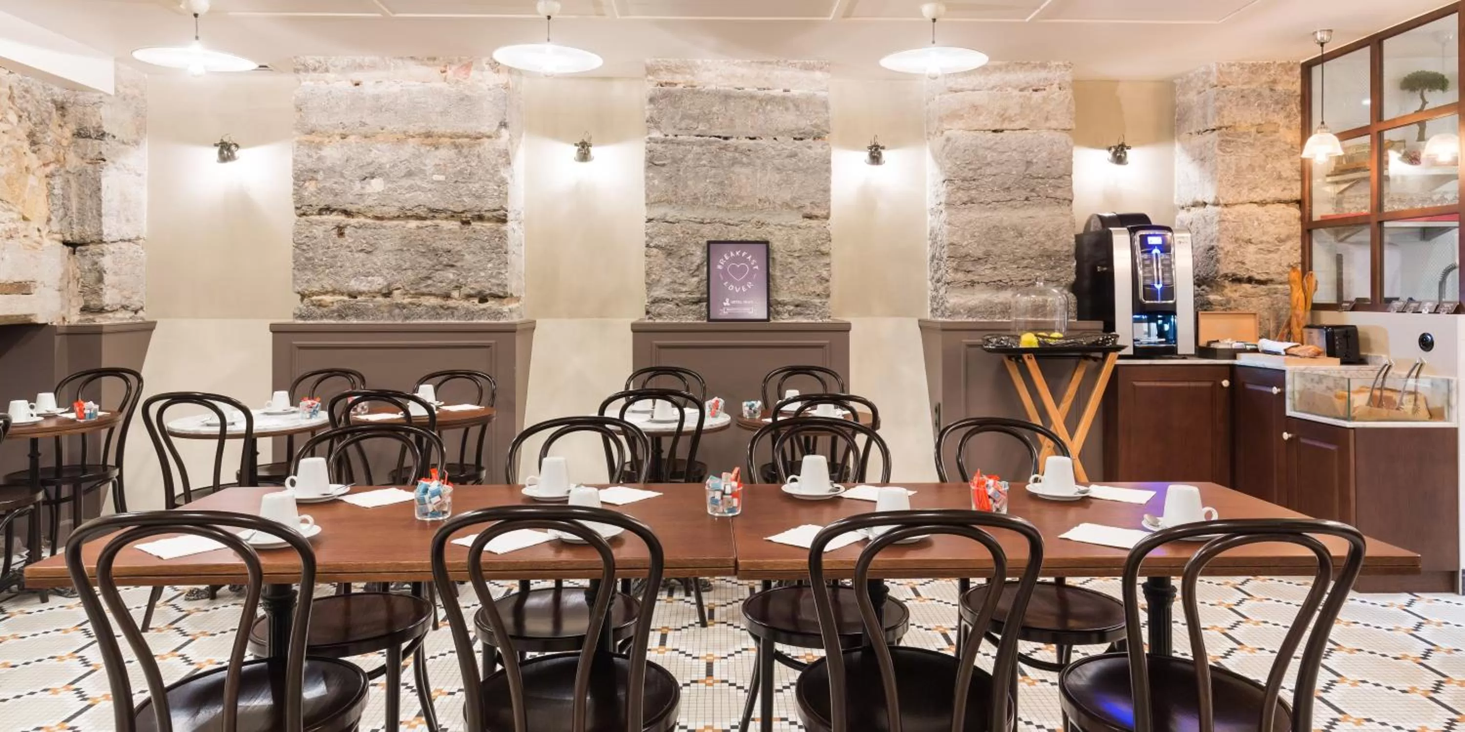 Restaurant/places to eat in Hôtel Silky by HappyCulture