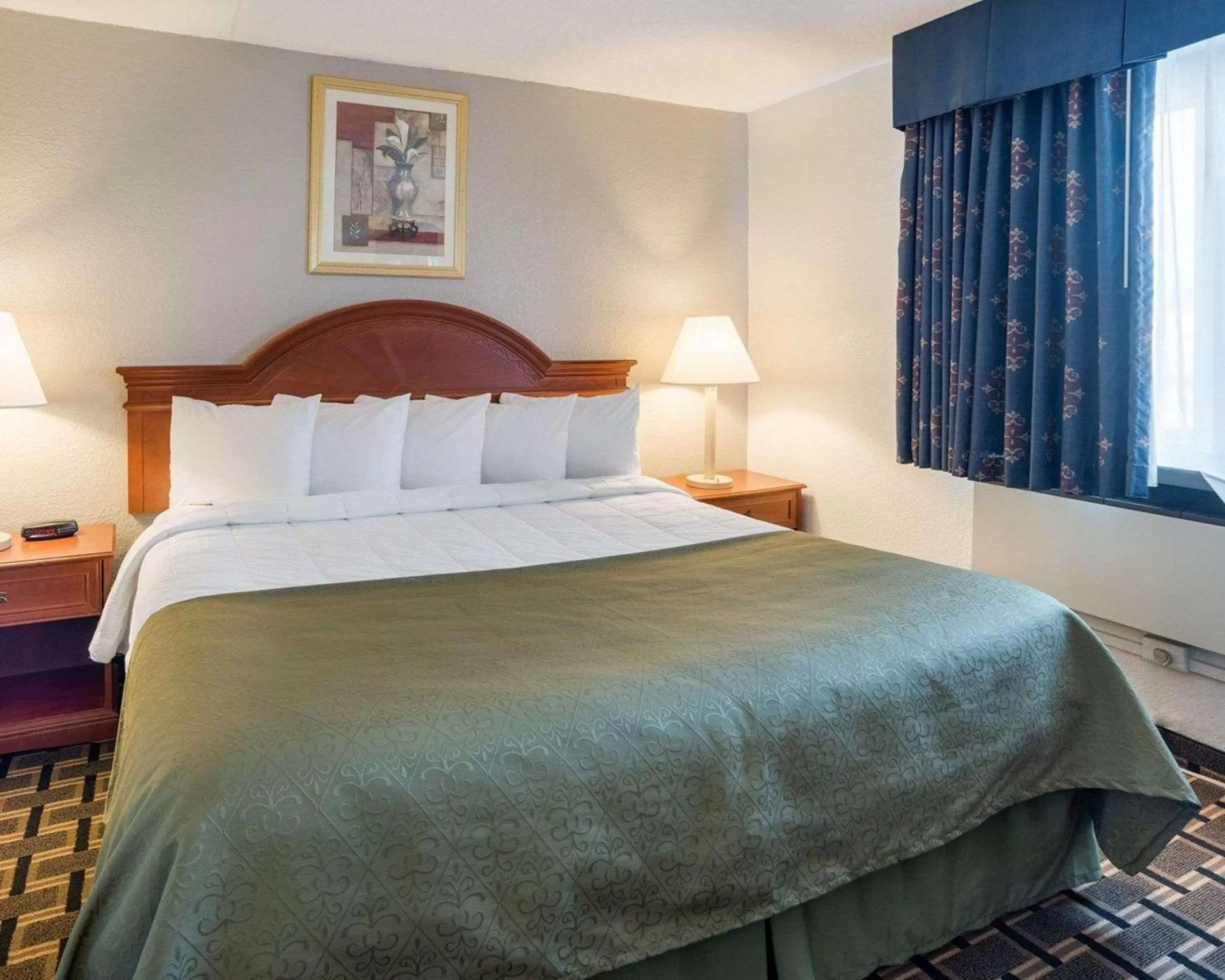 Photo of the whole room, Bed in Quality Inn Savage - Bloomington West