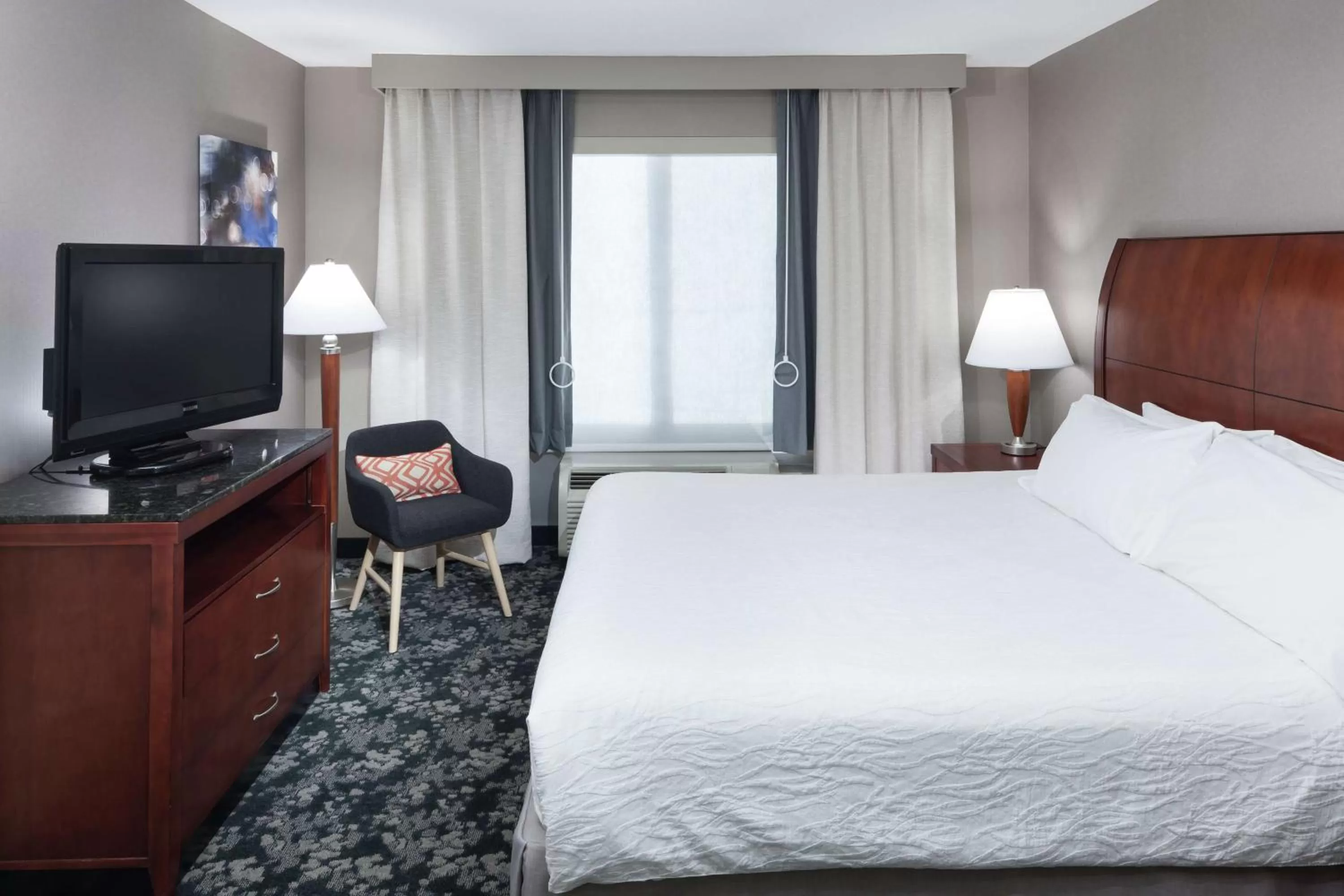 Bedroom, Bed in Hilton Garden Inn Naperville/Warrenville