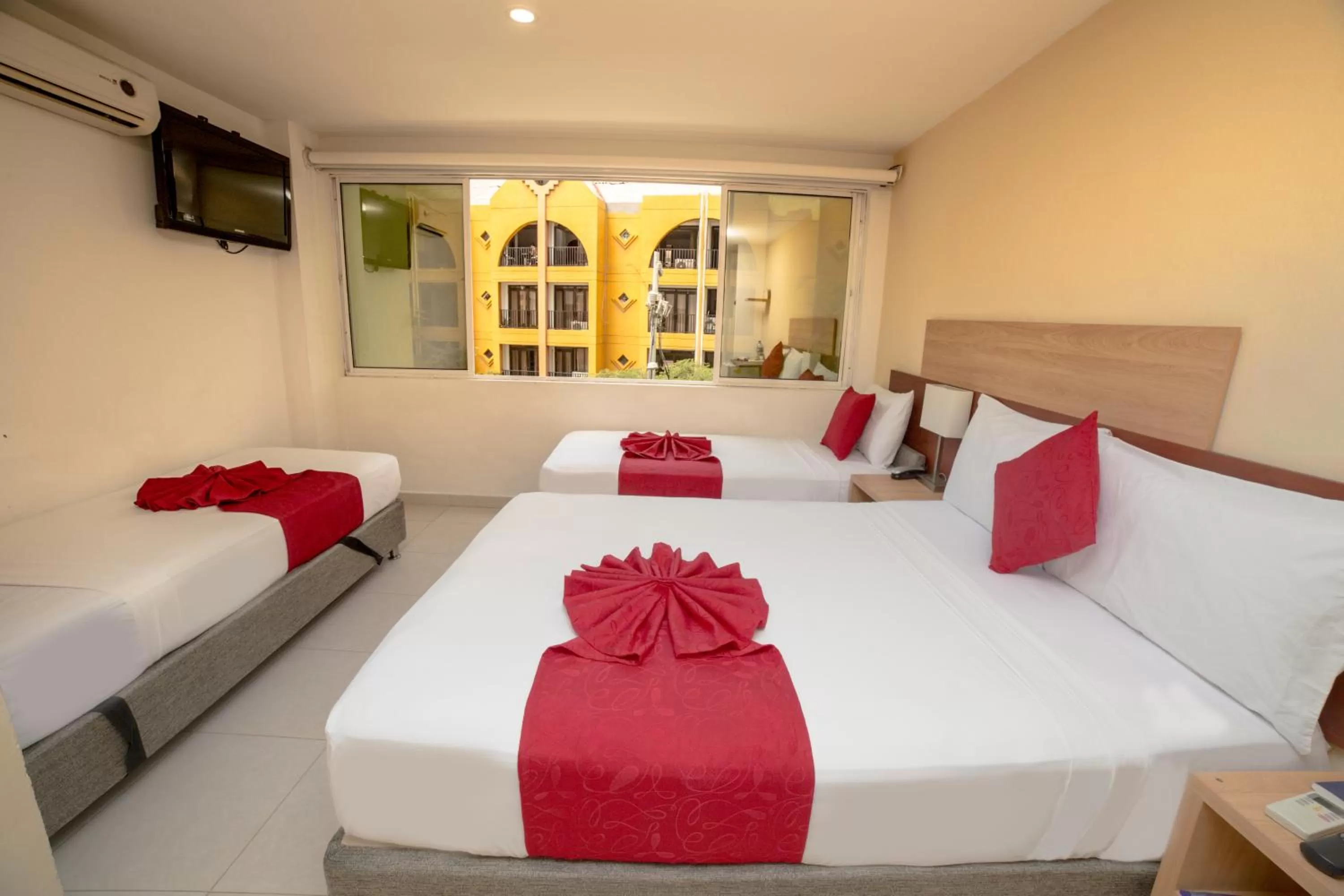 Bed in Hotel Portobahia Santa Marta Rodadero