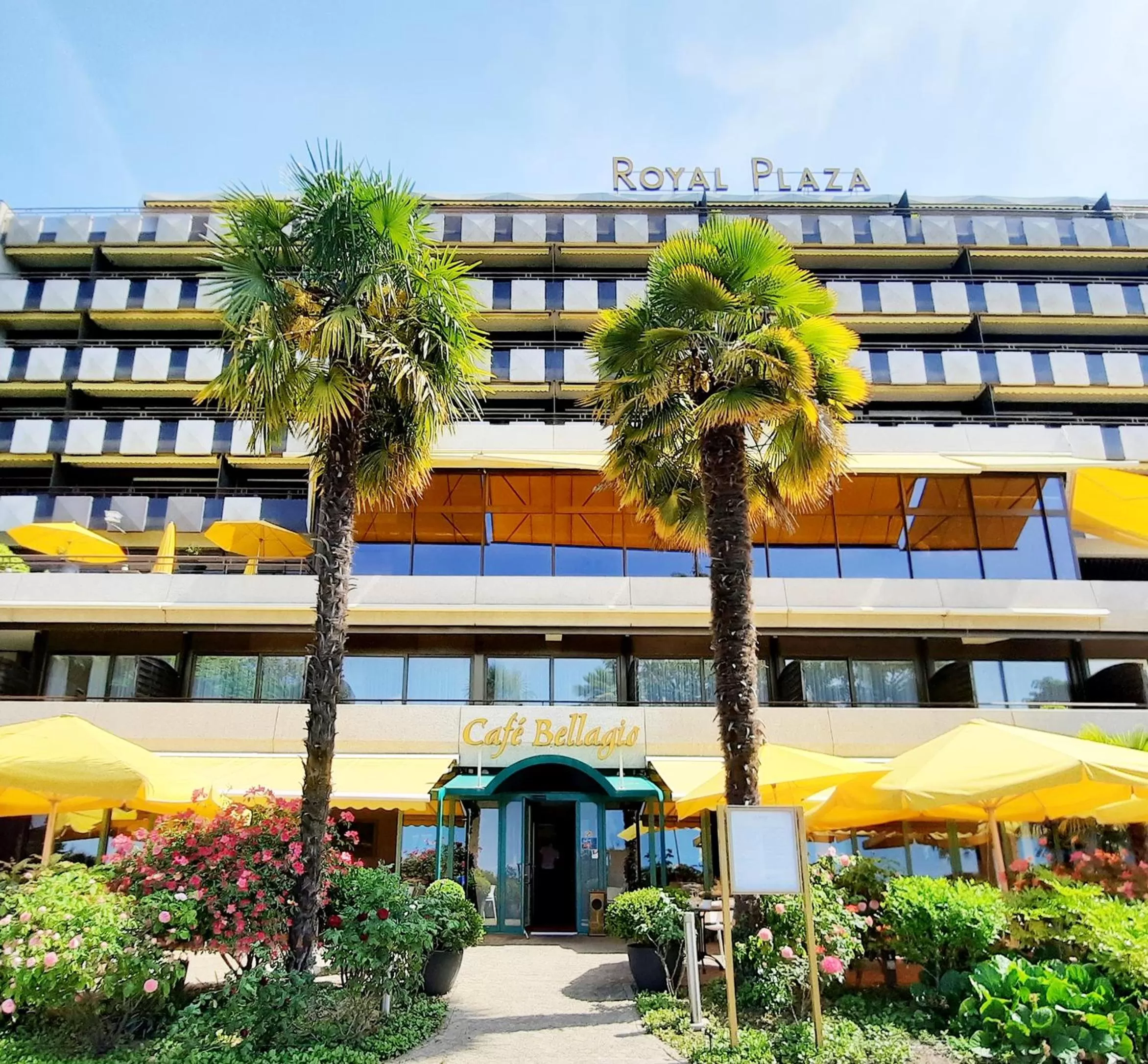 Restaurant/places to eat in Villa Toscane