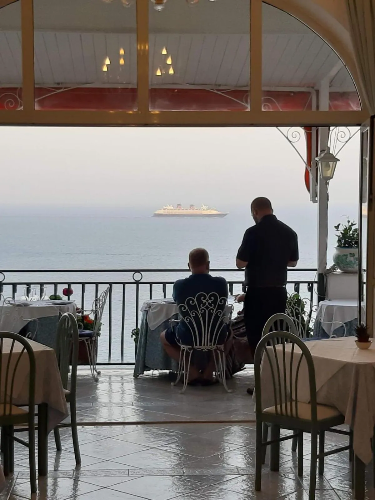 Restaurant/places to eat in Hotel La Perla