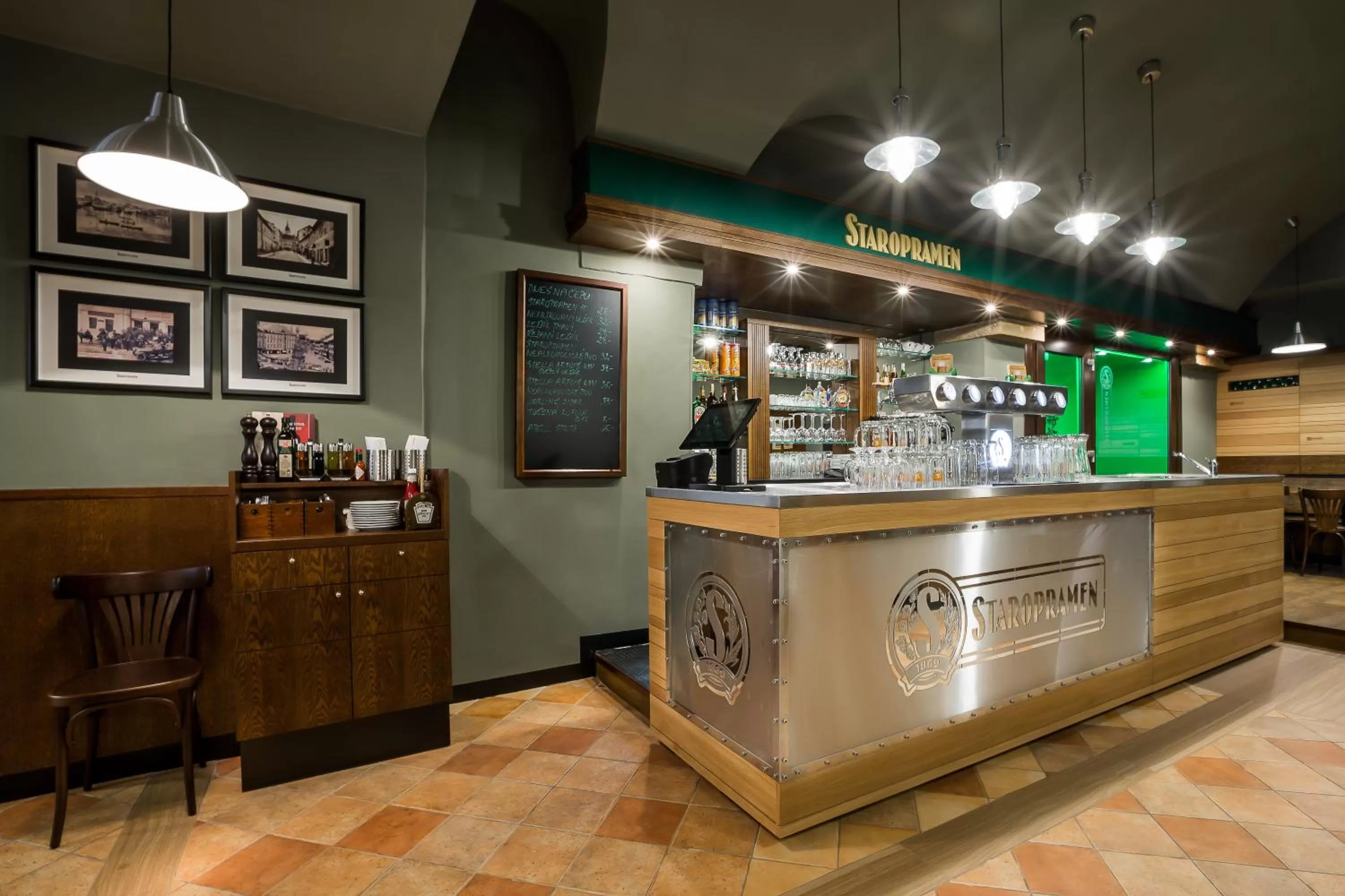 Restaurant/places to eat in Hotel Concertino Zlatá Husa