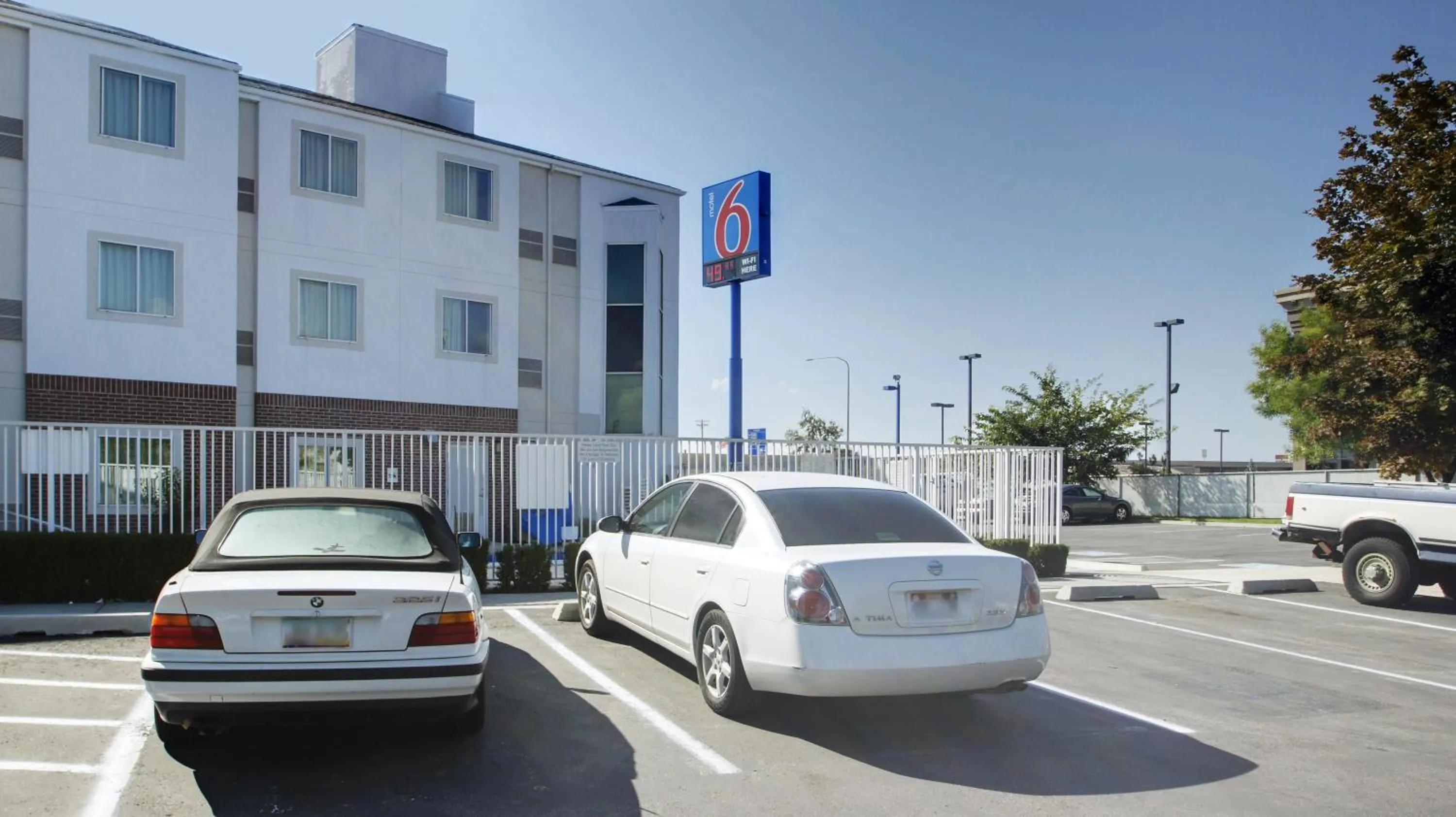 Facade/entrance in Motel 6 Lehi, UT - Thanksgiving Point