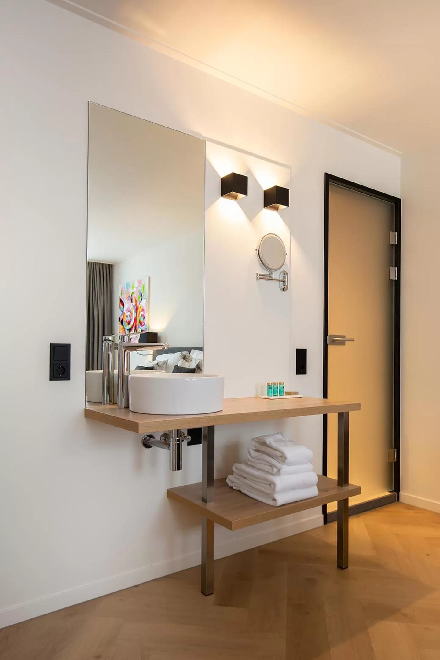 Bathroom in Snoozz Hotels Bolsward Boutique hotel zonder receptie met digitale sleutel