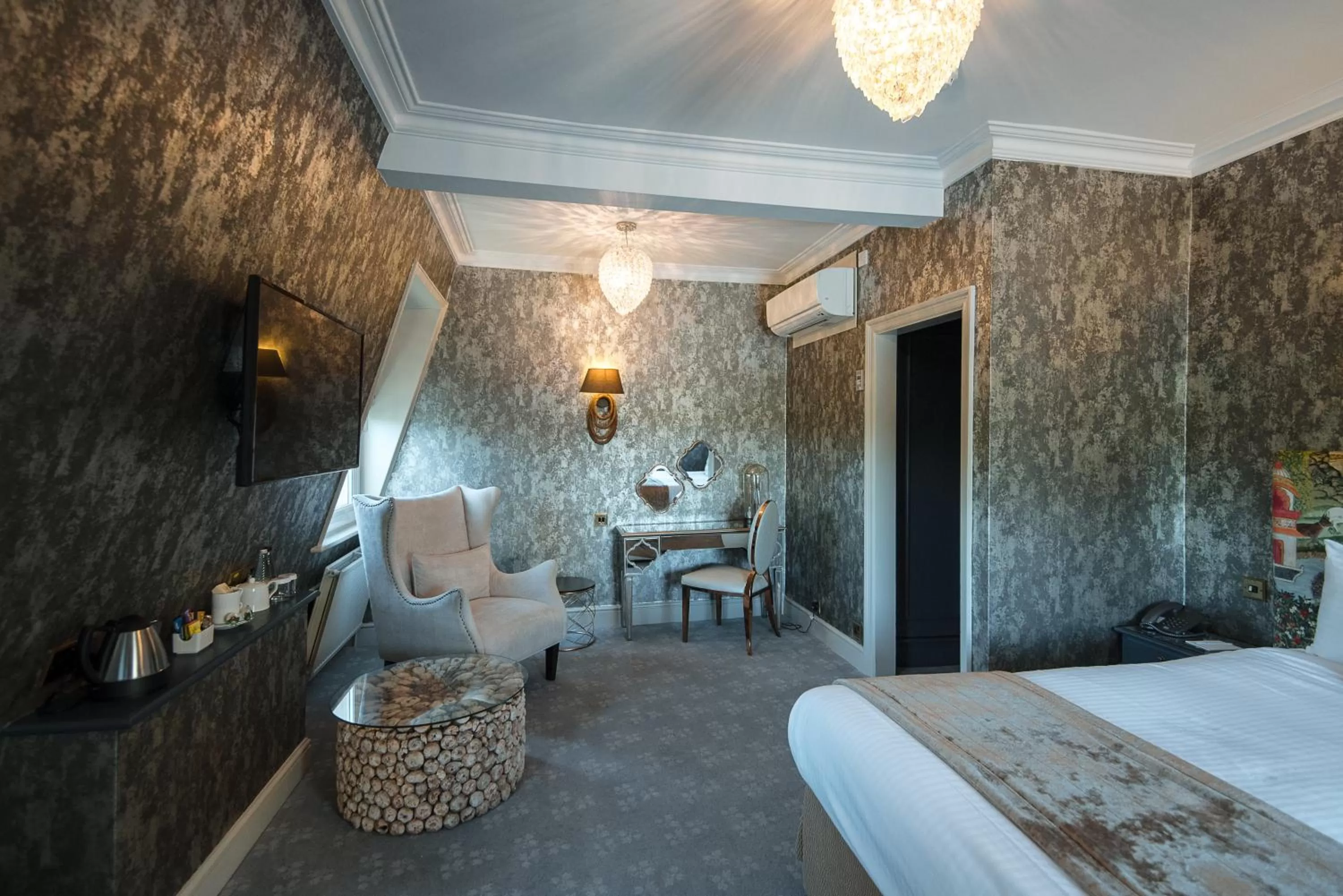 Photo of the whole room, Bed in The Spa Hotel