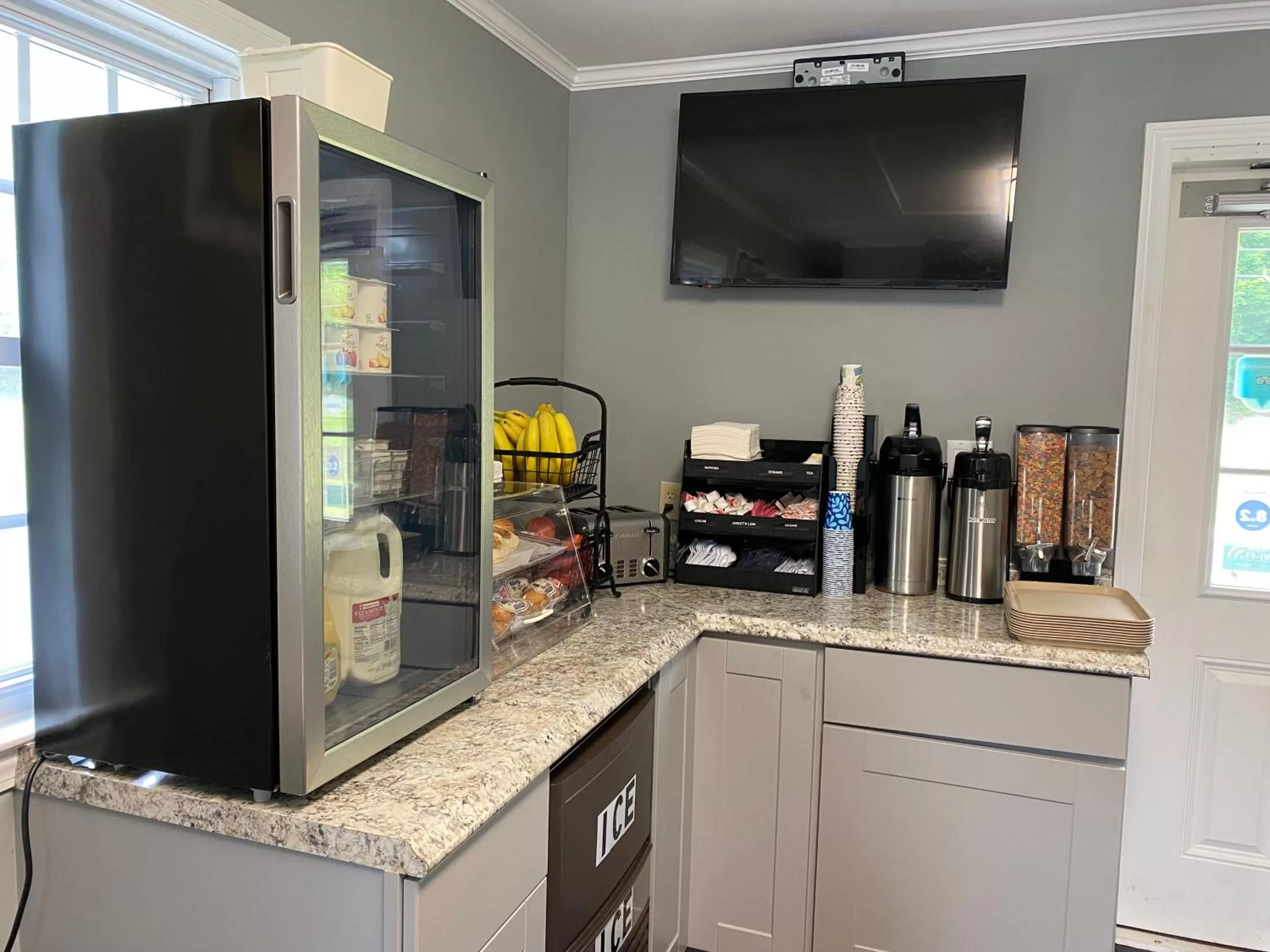 Continental breakfast in Villager Motel