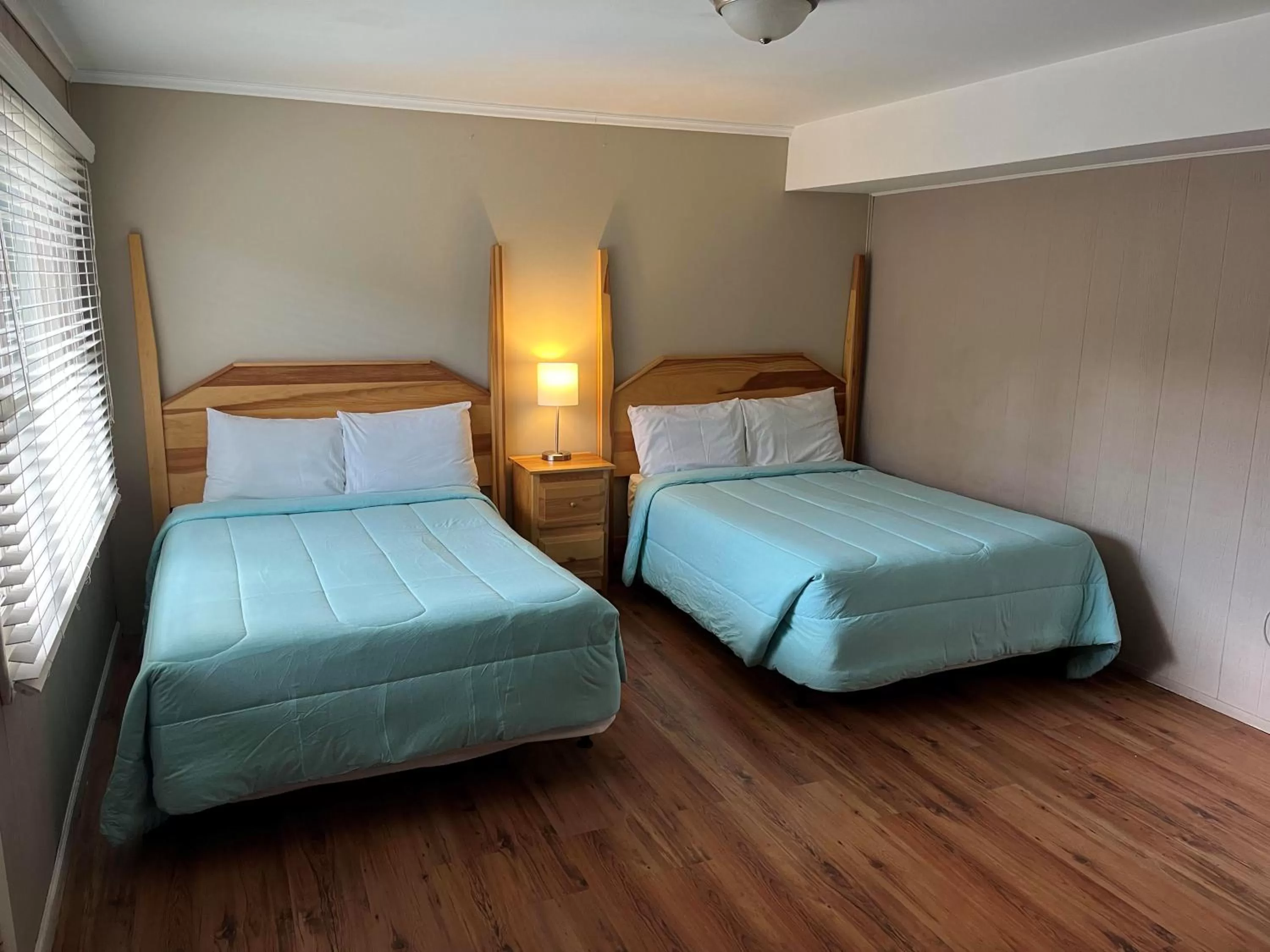 Bed in Community Court Motel