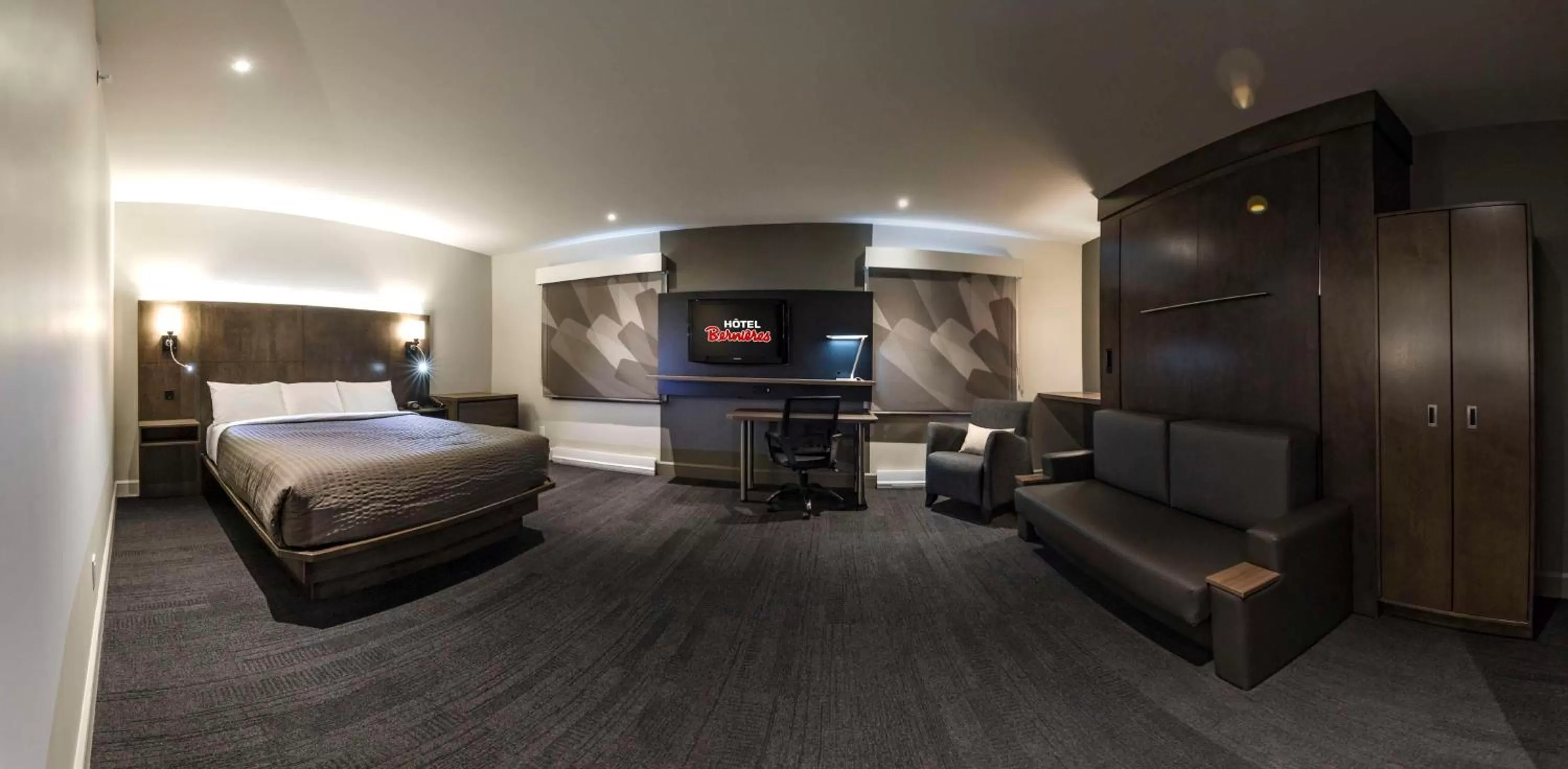 Bed in Hôtel & Suites Normandin Lévis