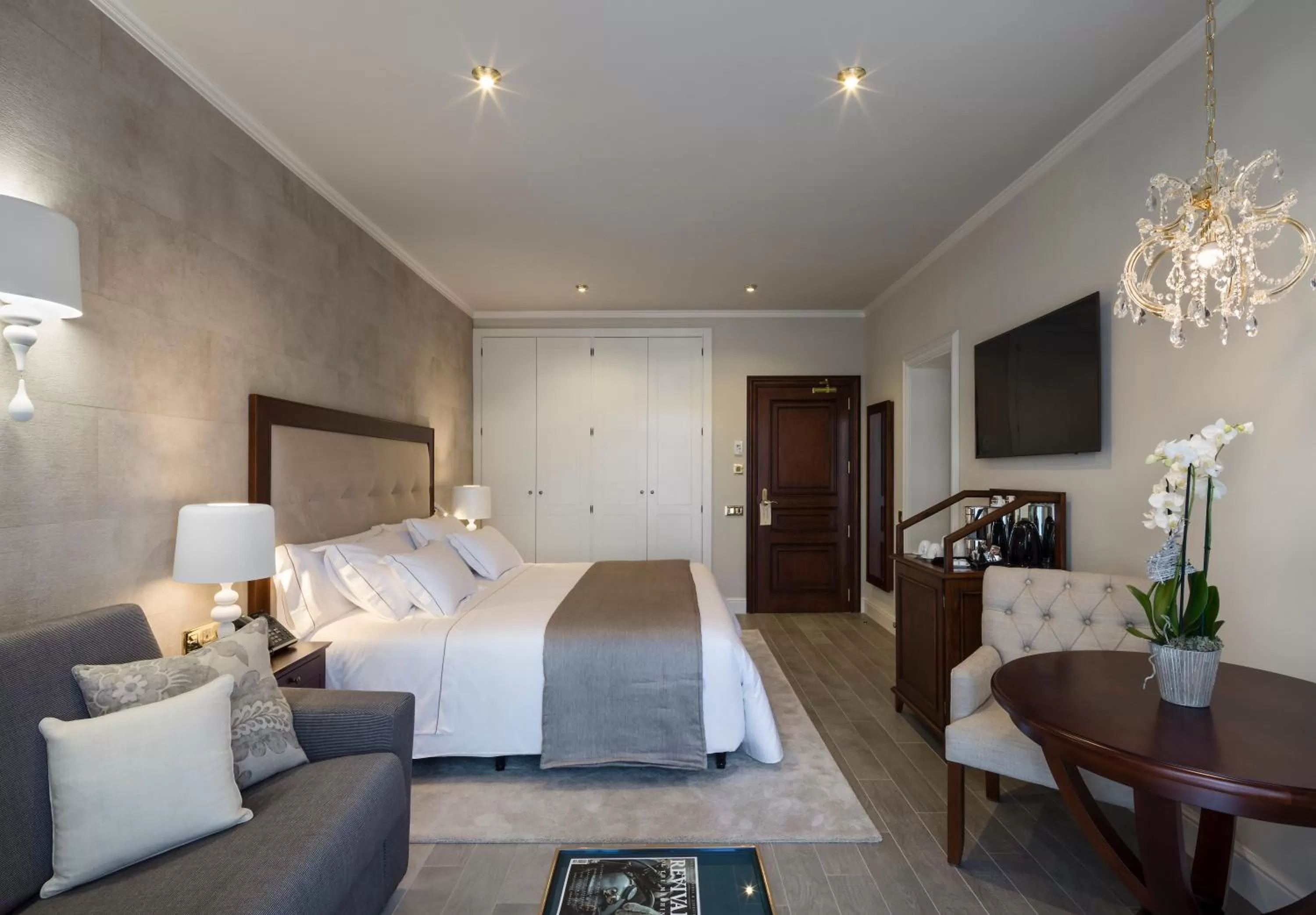 Photo of the whole room, Bed in Hotel Casa Vilella 4* Sup