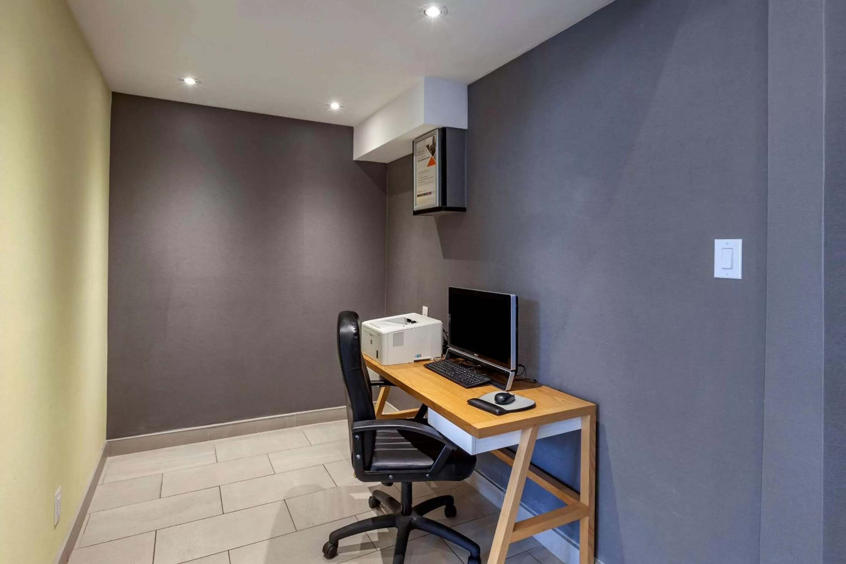 Business facilities in Quality Inn Airport West