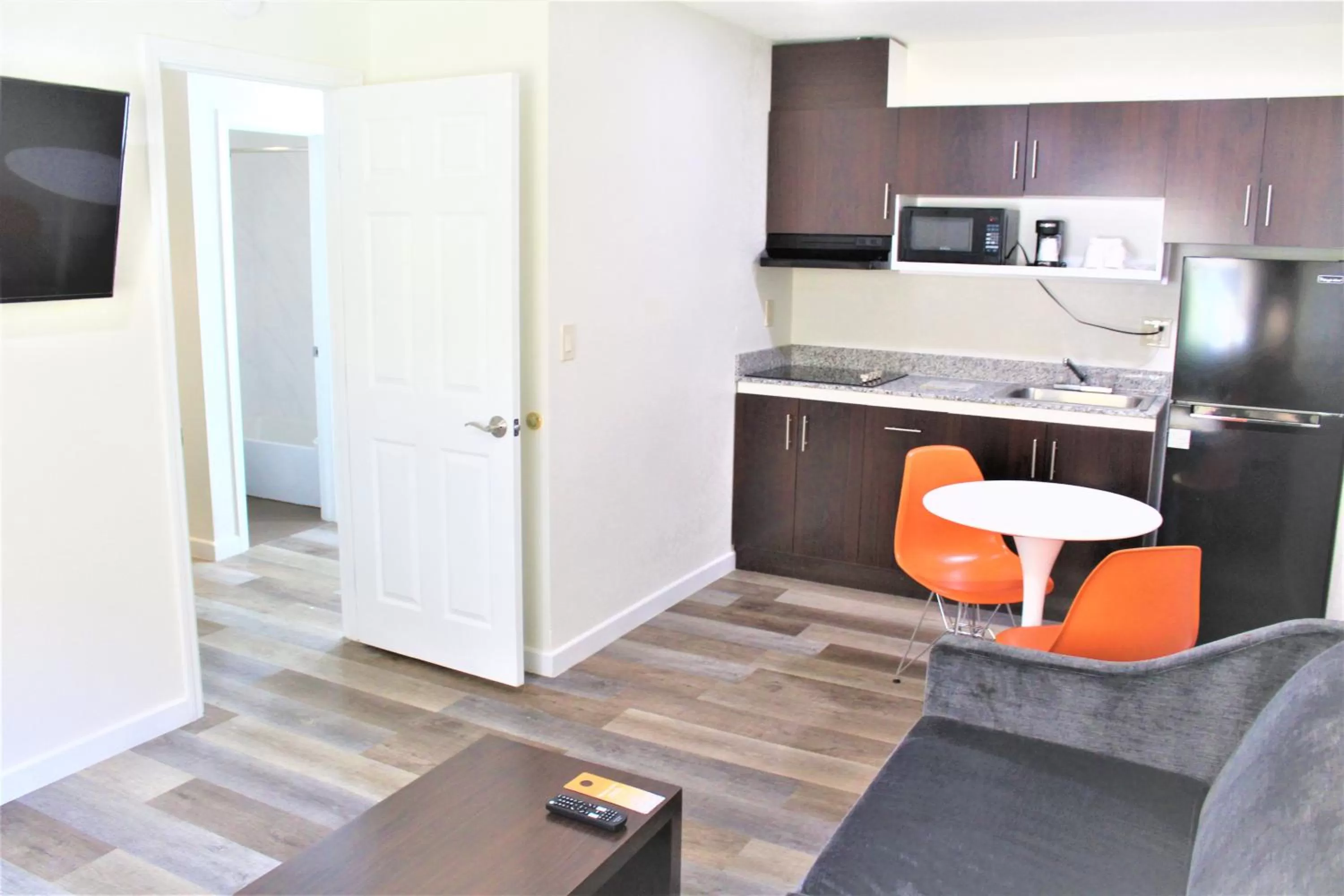 TV and multimedia in Howard Johnson Suites by Wyndham San Diego Chula Vista BayFront