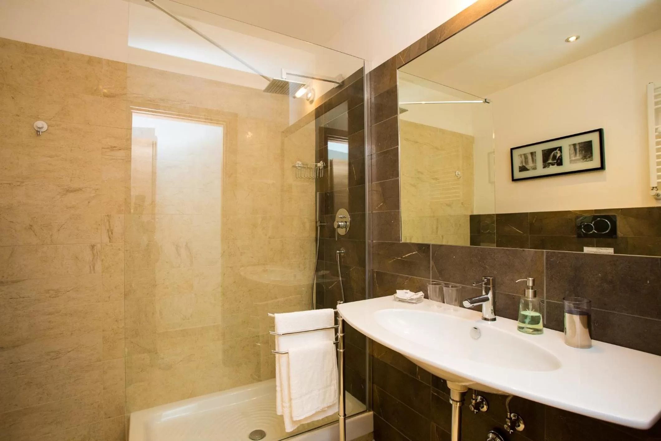 Shower in Trastevere's Friends