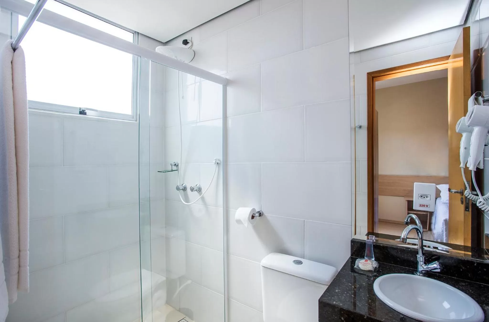 Bathroom in Hotel Metrópole Paulínia