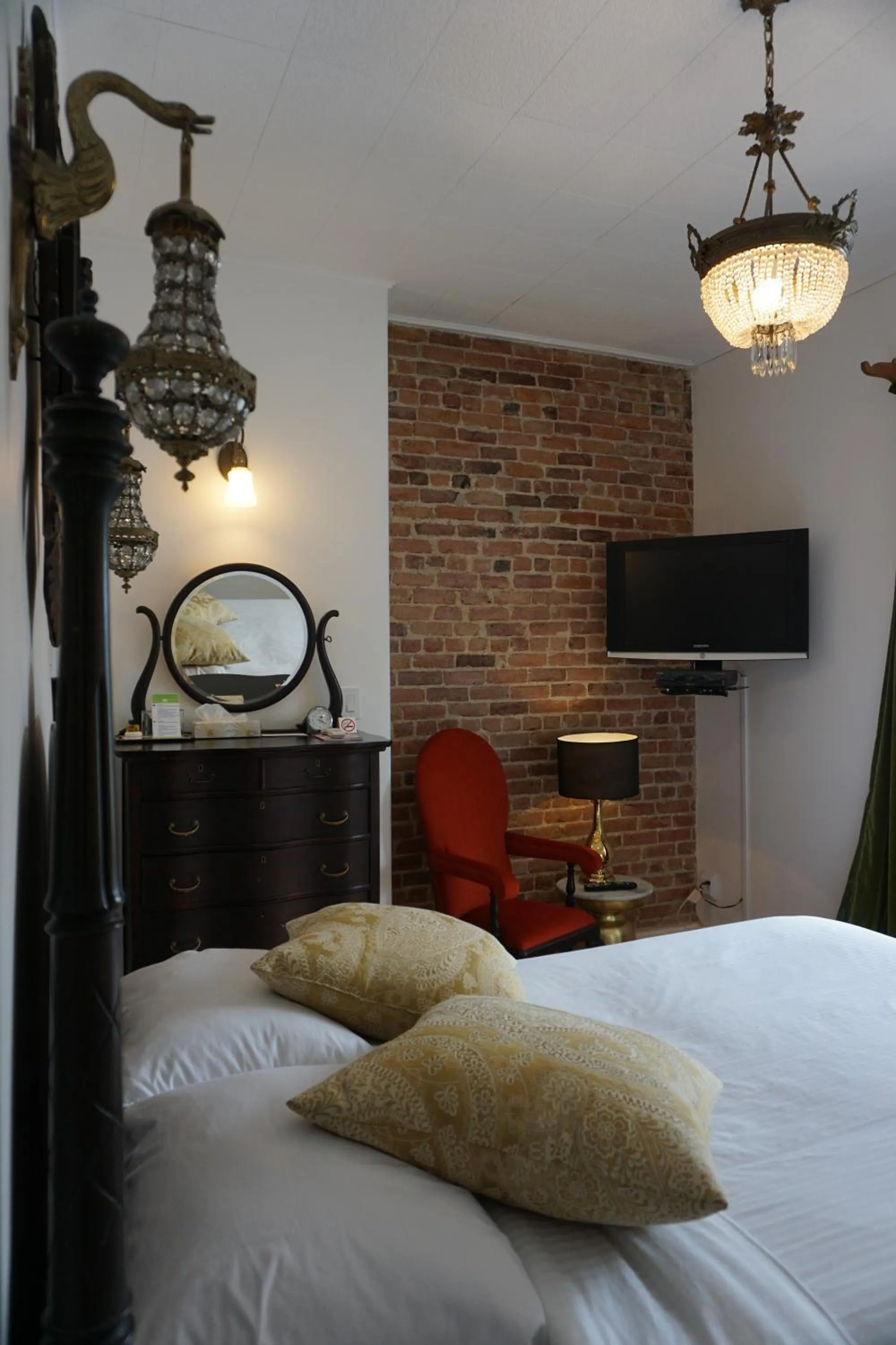 Bed in Hôtel Marie-Rollet