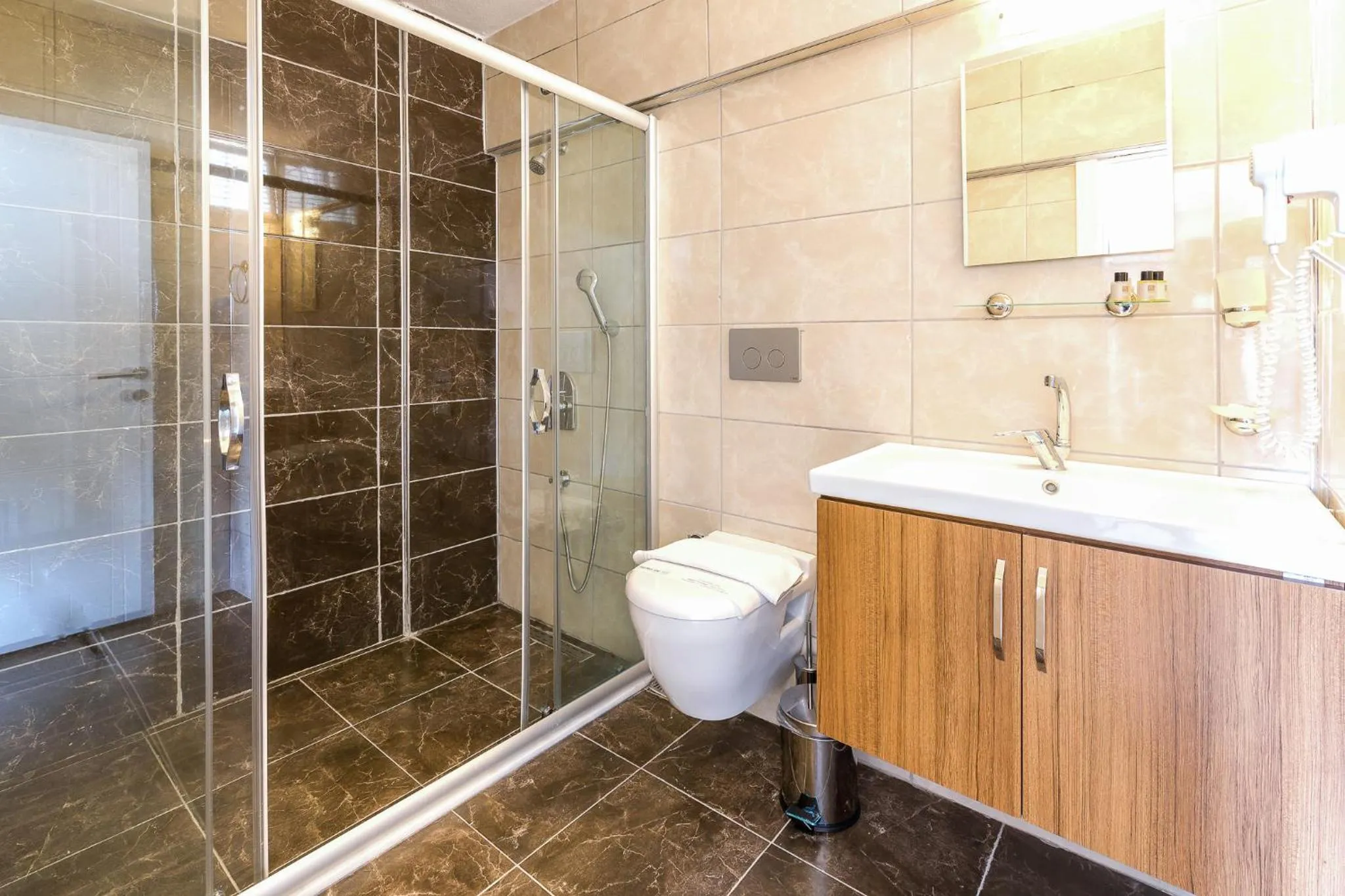 Shower in Ekici Hotel