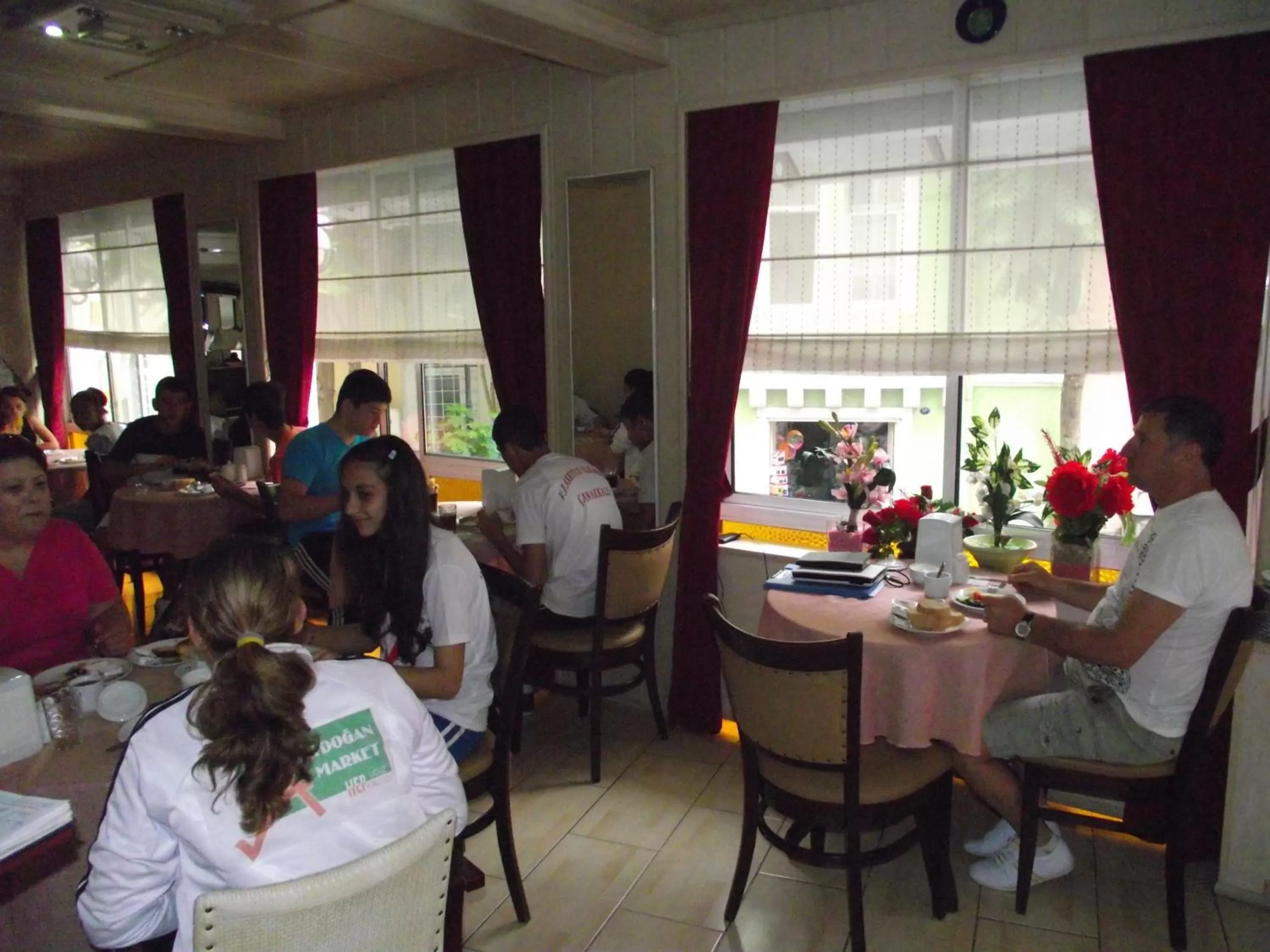 Restaurant/places to eat in Olimpiyat Hotel Izmir