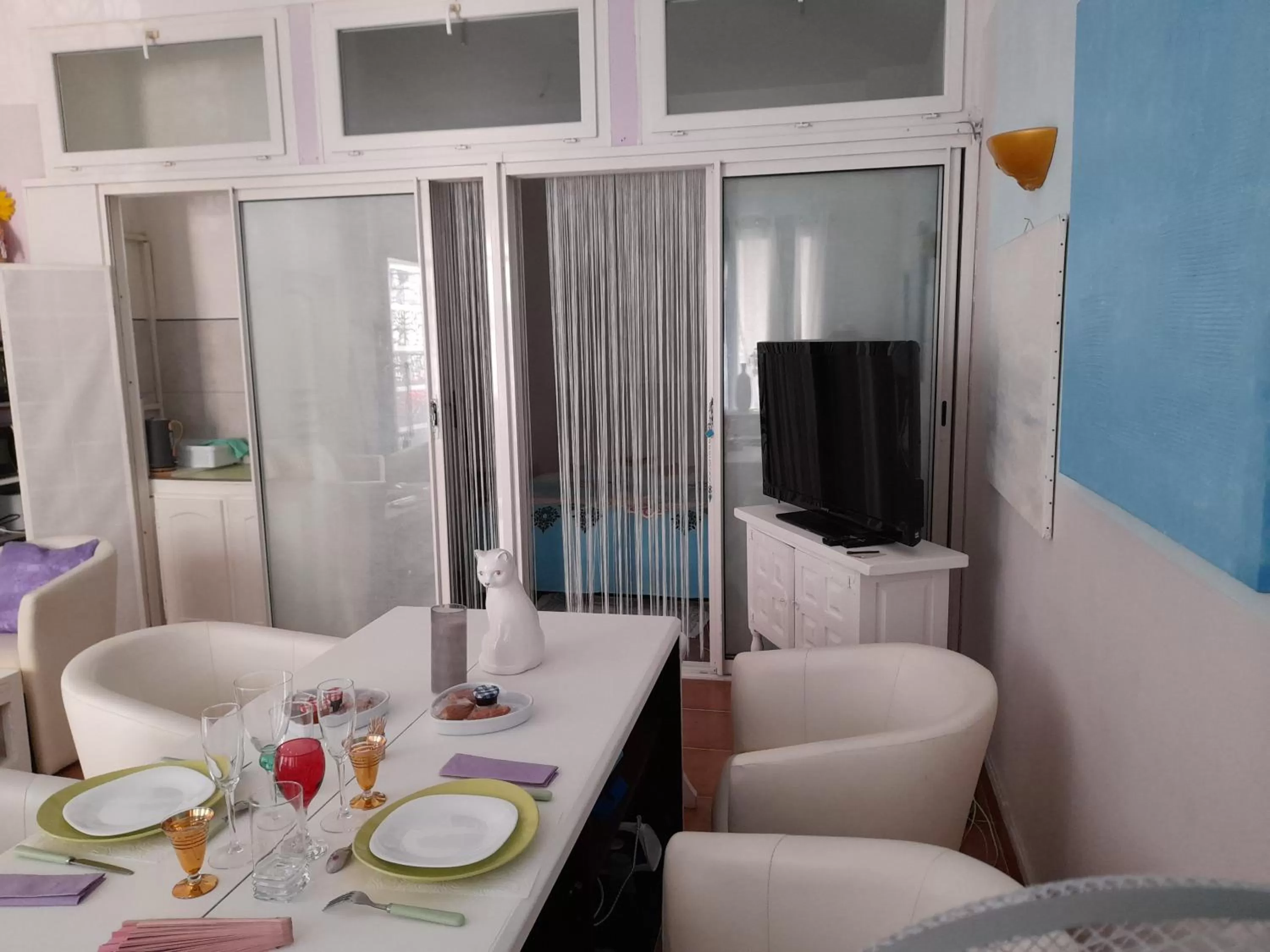 Living room in HARMONIA Annie BEAU 2 Pieces Atypique 200 m à pied plage, mer, Promenade des anglais,