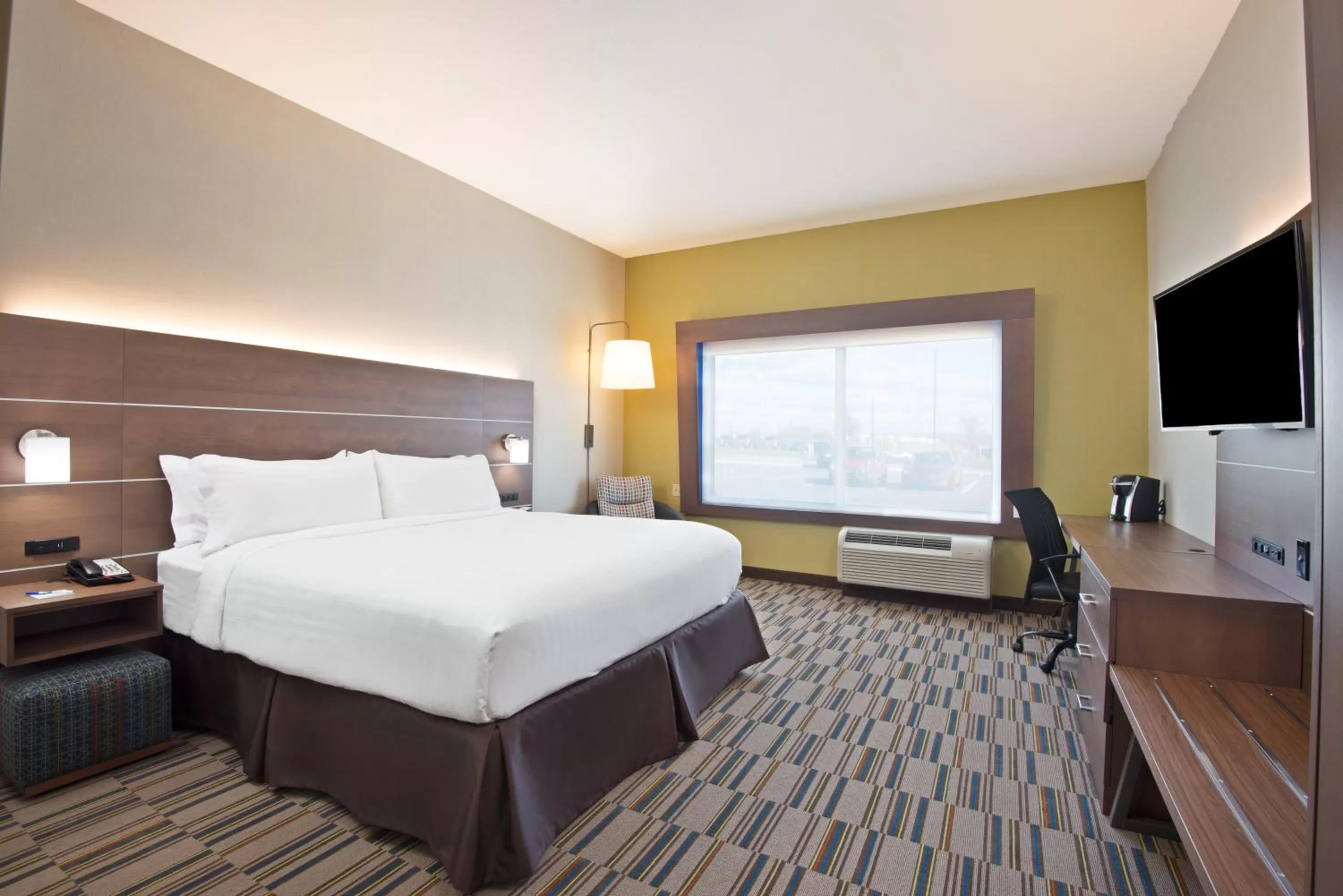 Photo of the whole room, Bed in Holiday Inn Express & Suites Uniontown by IHG