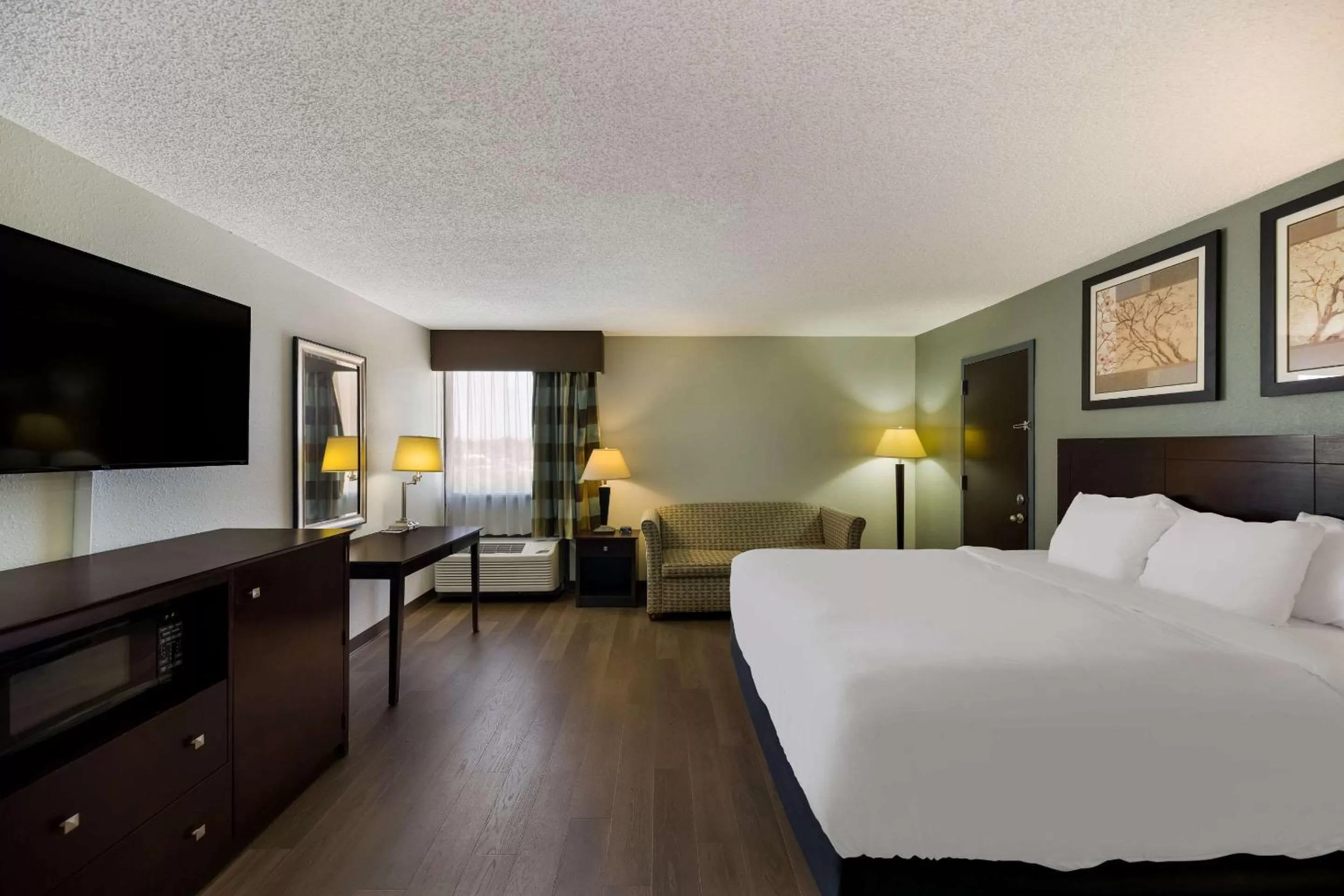 Bedroom, Bed in Clarion Hotel San Angelo near Convention Center