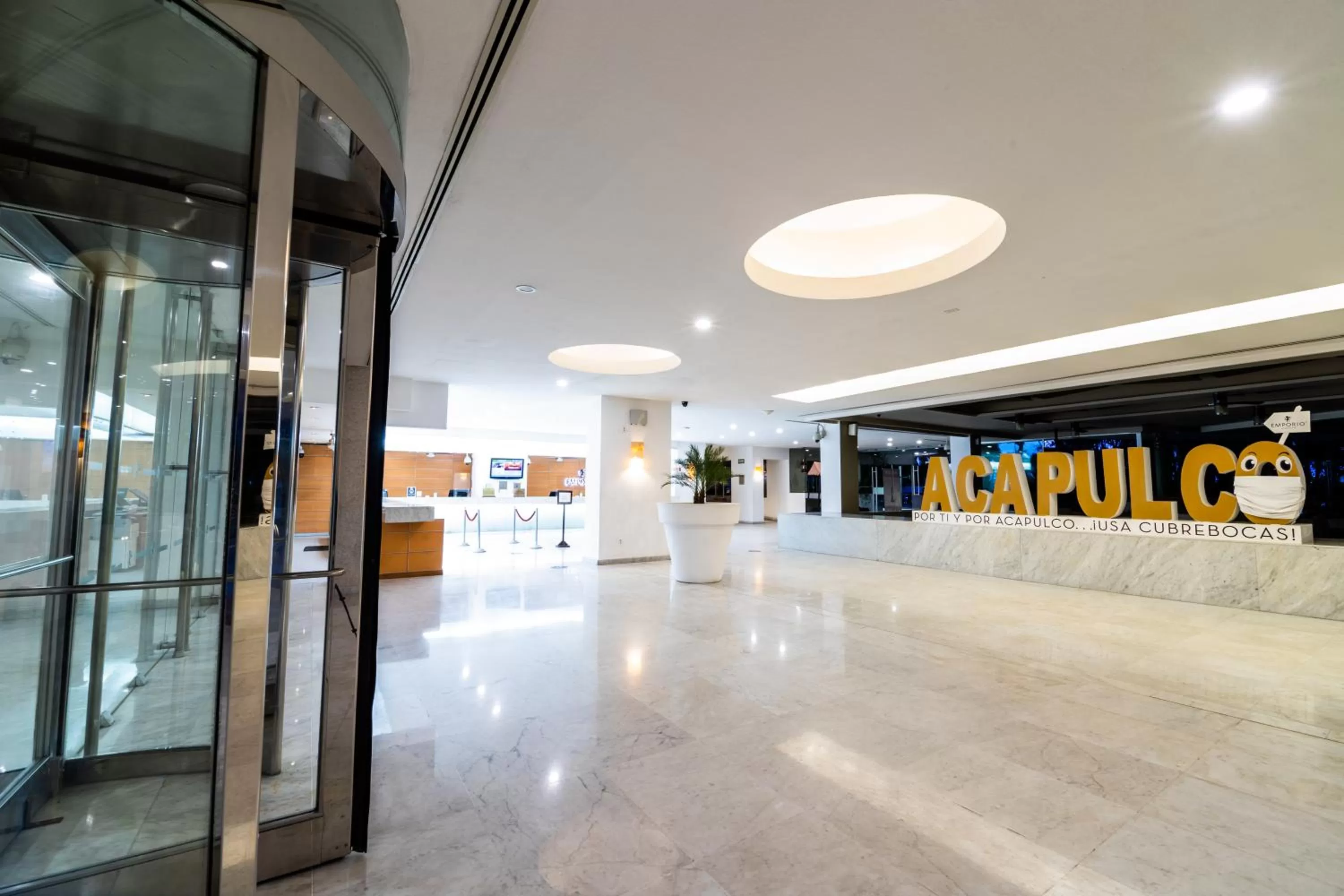 Lobby or reception in Emporio Acapulco