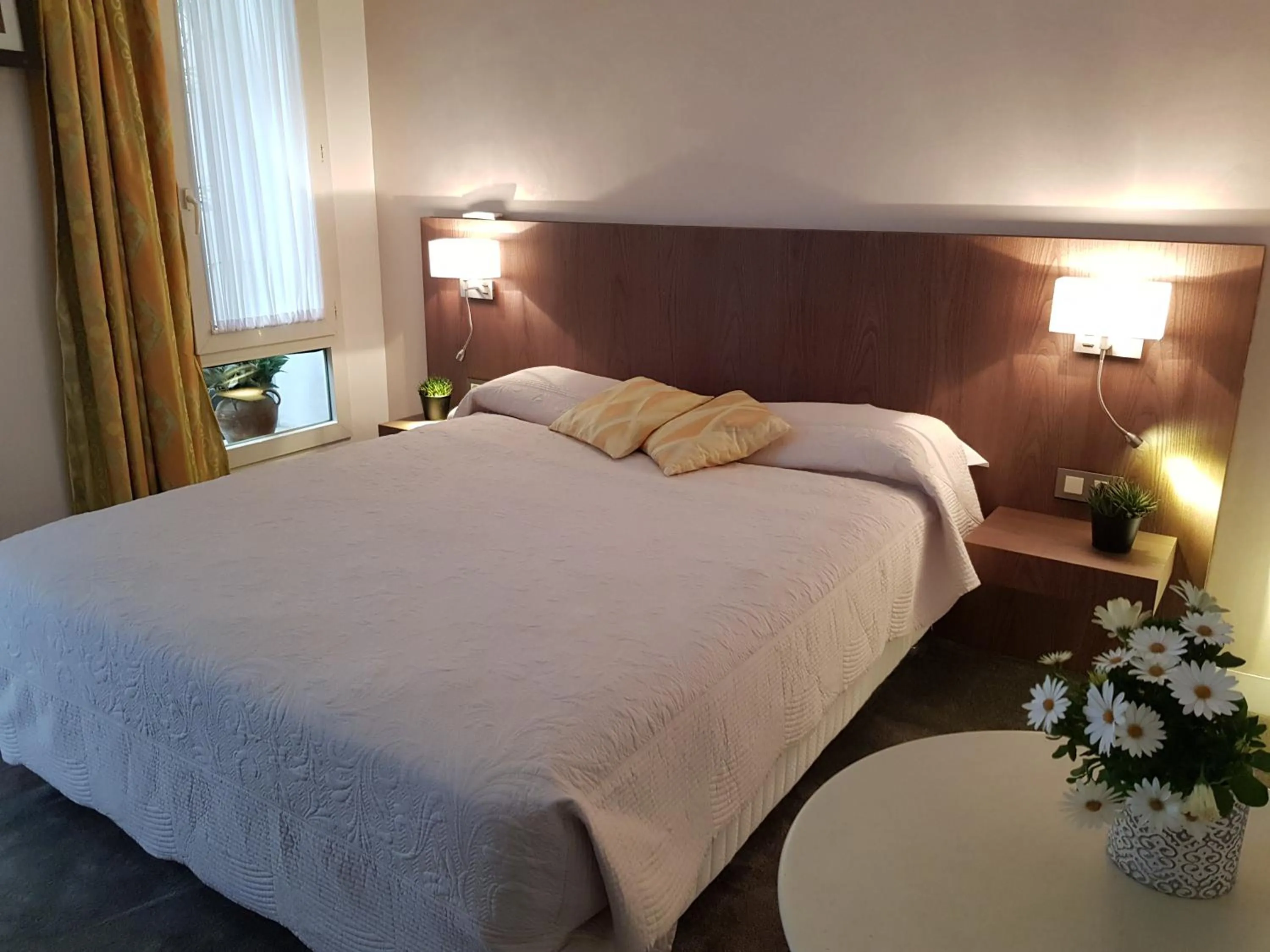 Photo of the whole room, Bed in HOTEL ALISON