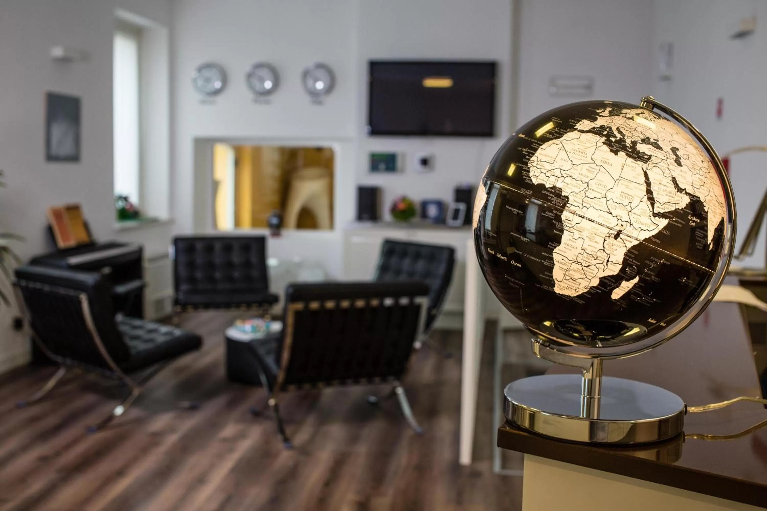 Communal lounge/ TV room in Hotel Forlanini 52