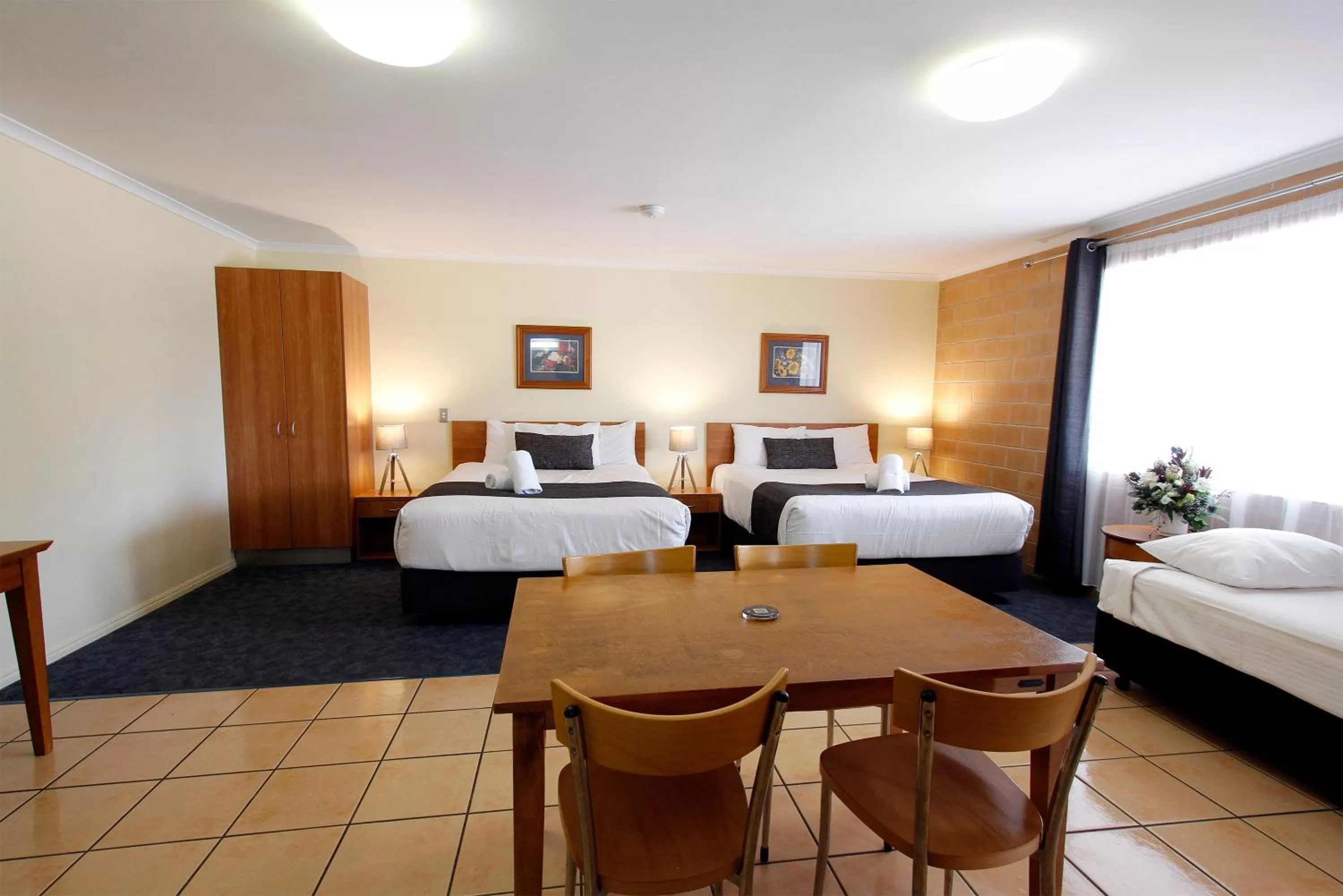 Bedroom, Bed in Windmill Motel & Events Centre