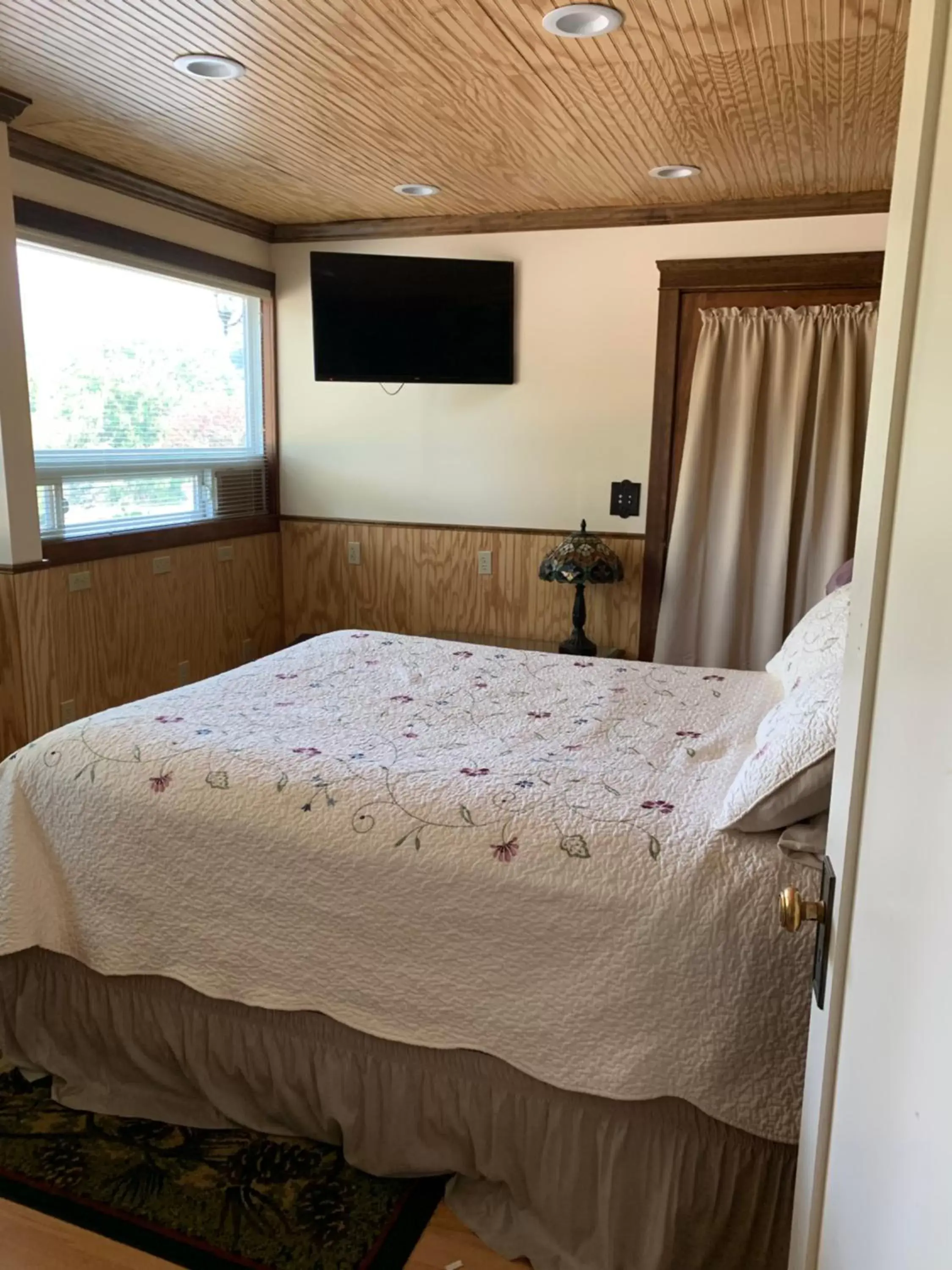 Family Suite in Mount Shasta Ranch Bed and Breakfast Family Suite in Mount Shasta Ranch Bed and Breakfast