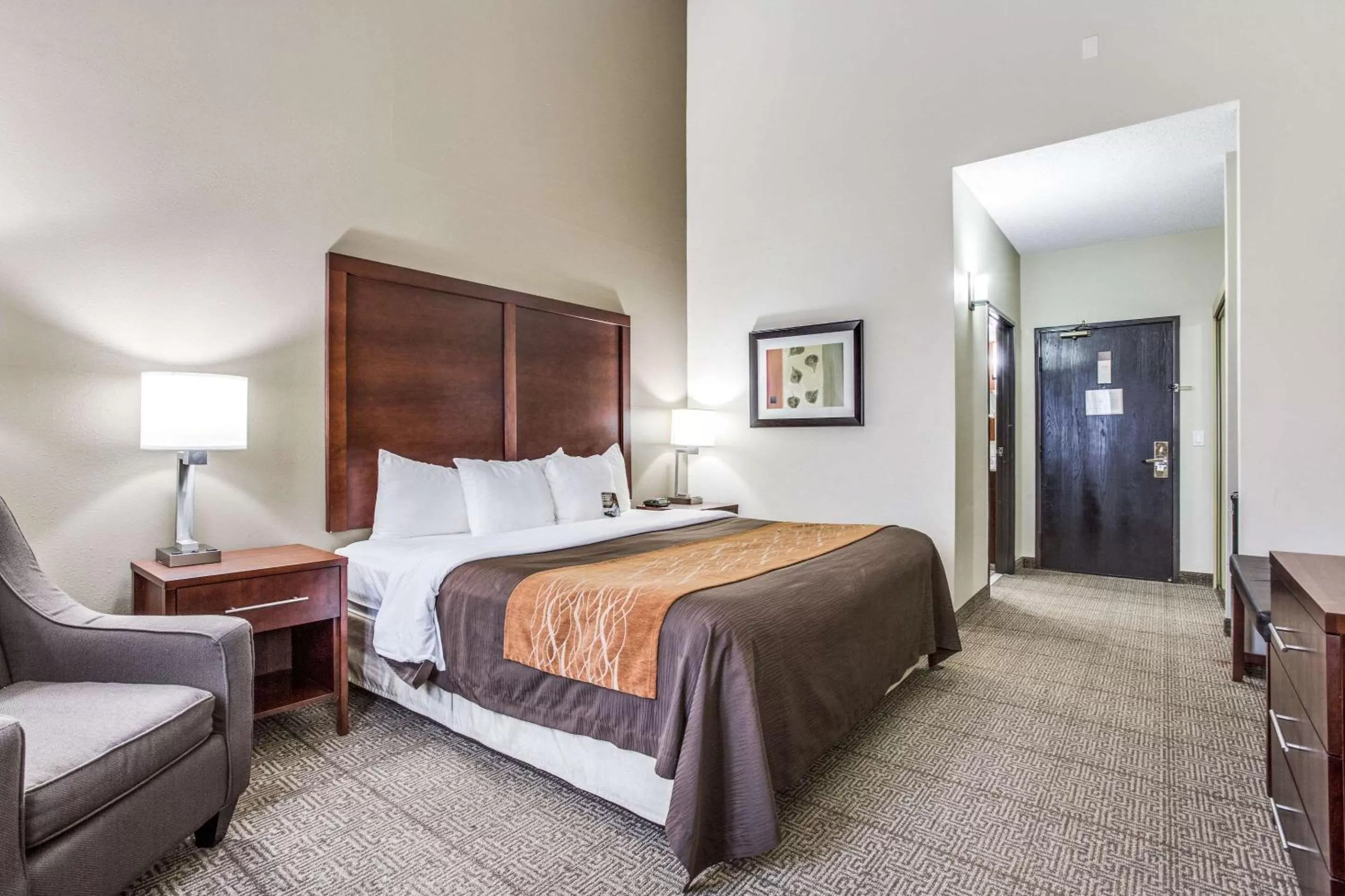 Photo of the whole room, Bed in Comfort Inn & Suites Love Field-Dallas Market Center