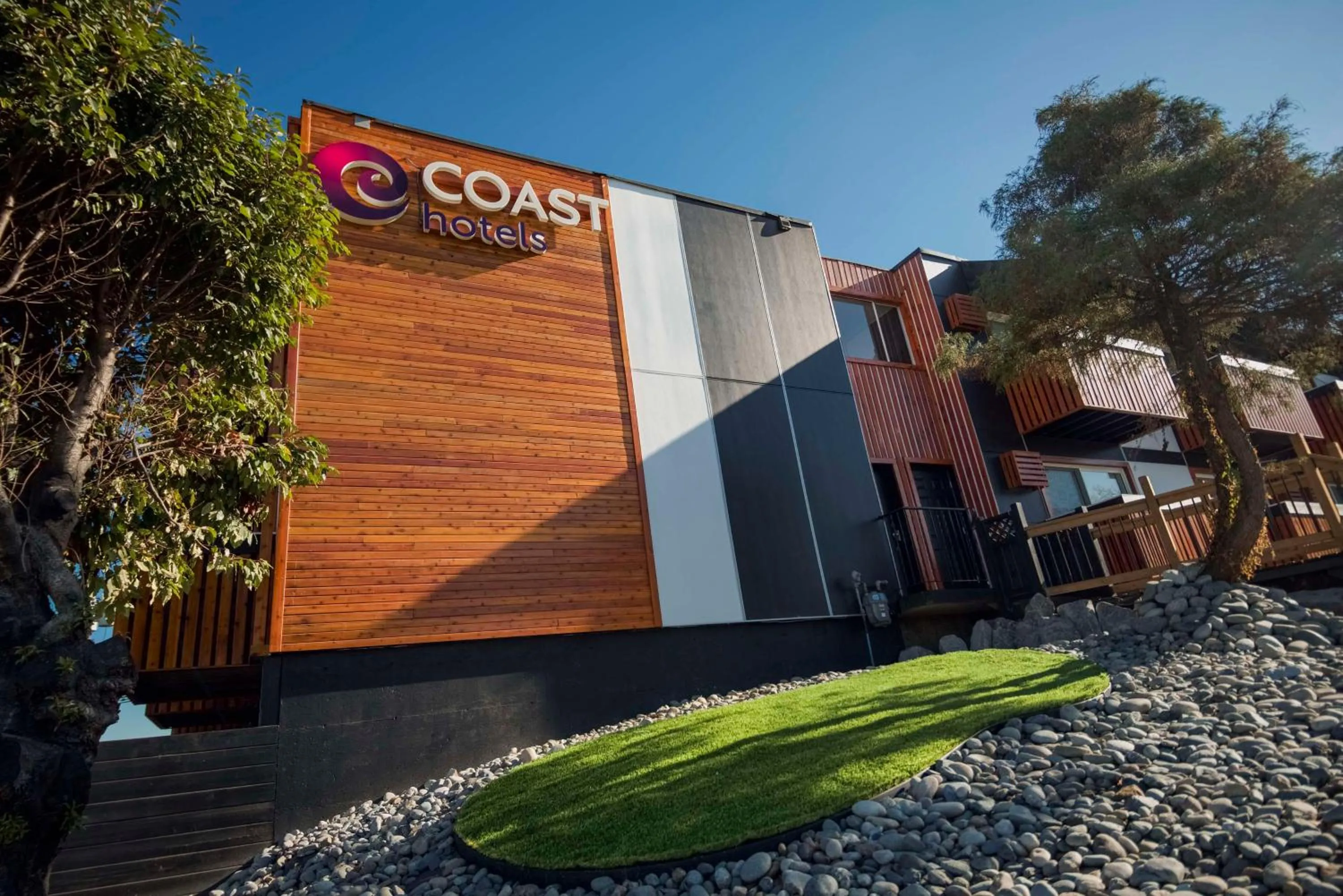 Property Building in 401 Inn