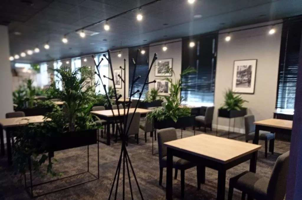 Restaurant/places to eat in Hotel IOR