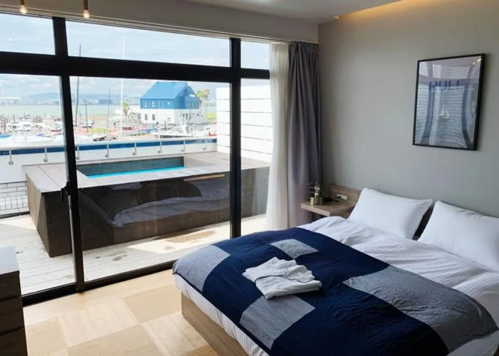 Deluxe Double Room with Sea View in Osaka Hokko Marina HULL