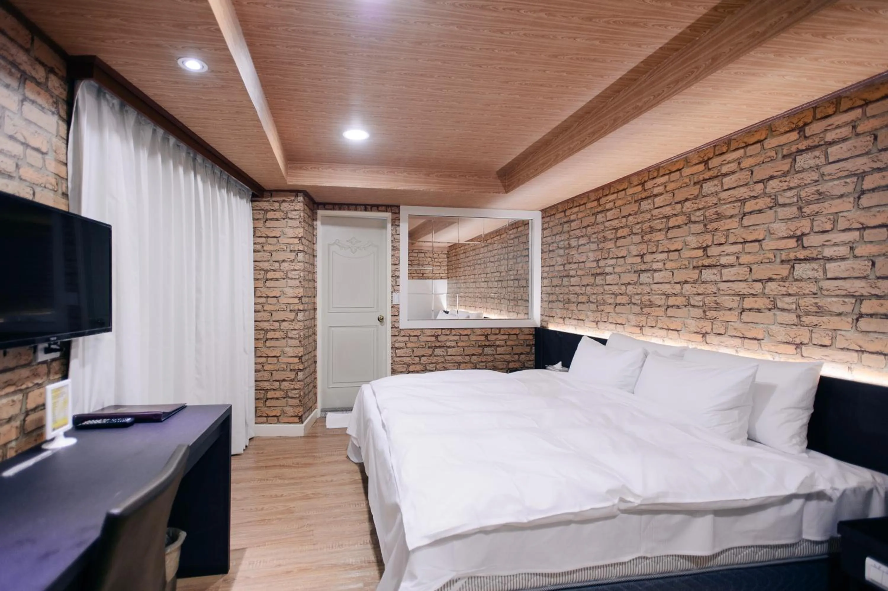 Bedroom, Bed in Duke Business Hotel