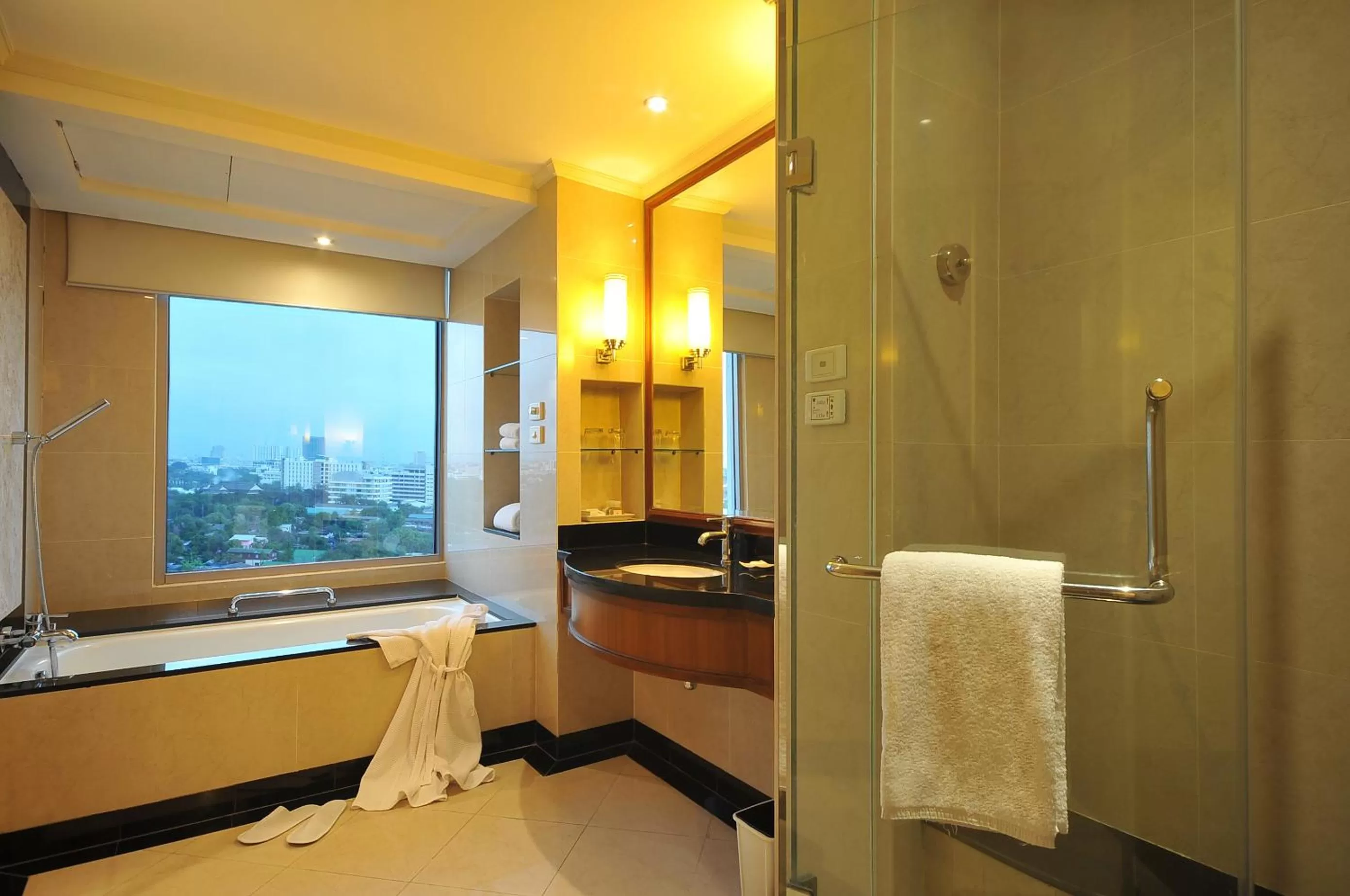 Bathroom in Rama Gardens Hotel Bangkok