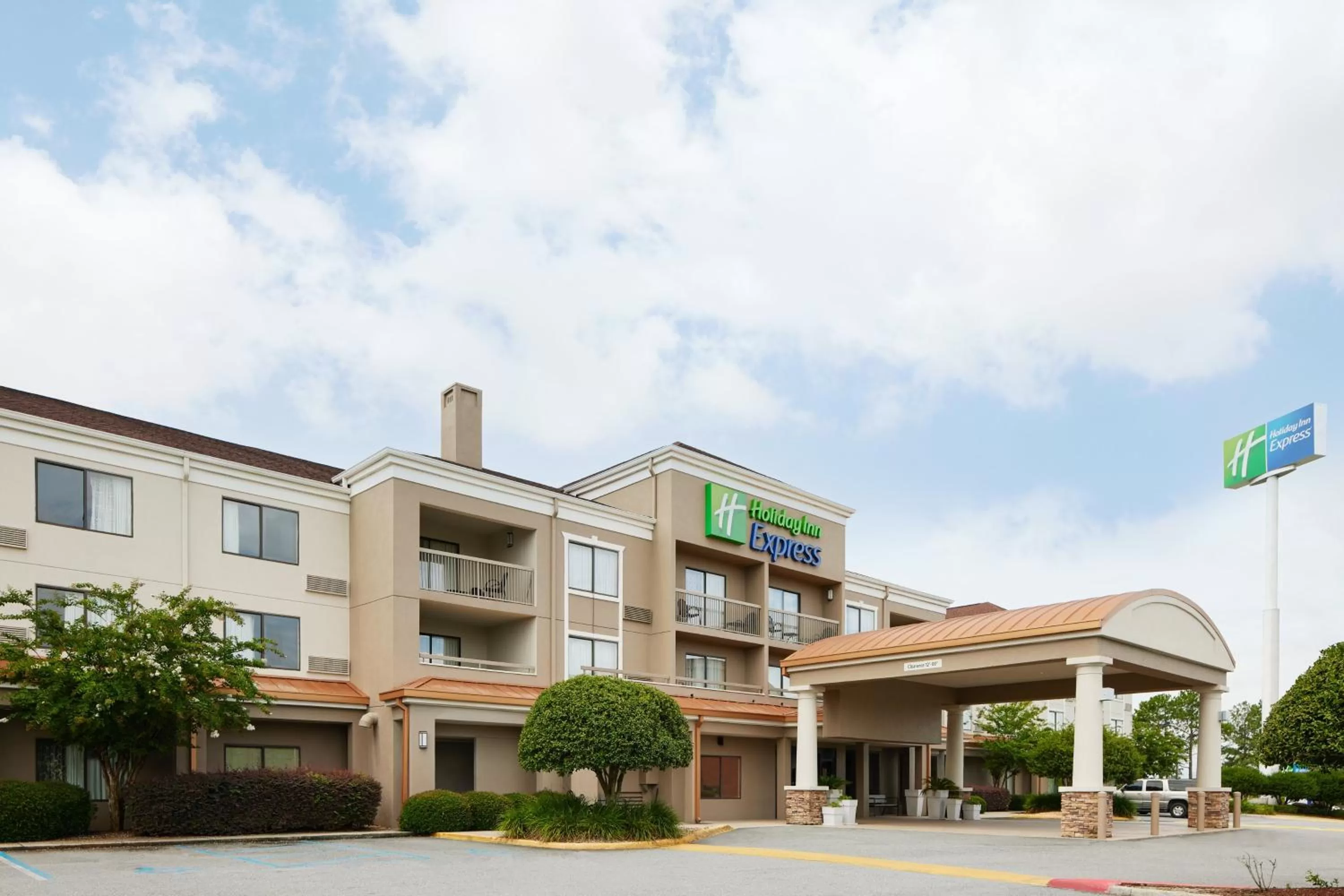 Property building in Holiday Inn Express Tifton by IHG