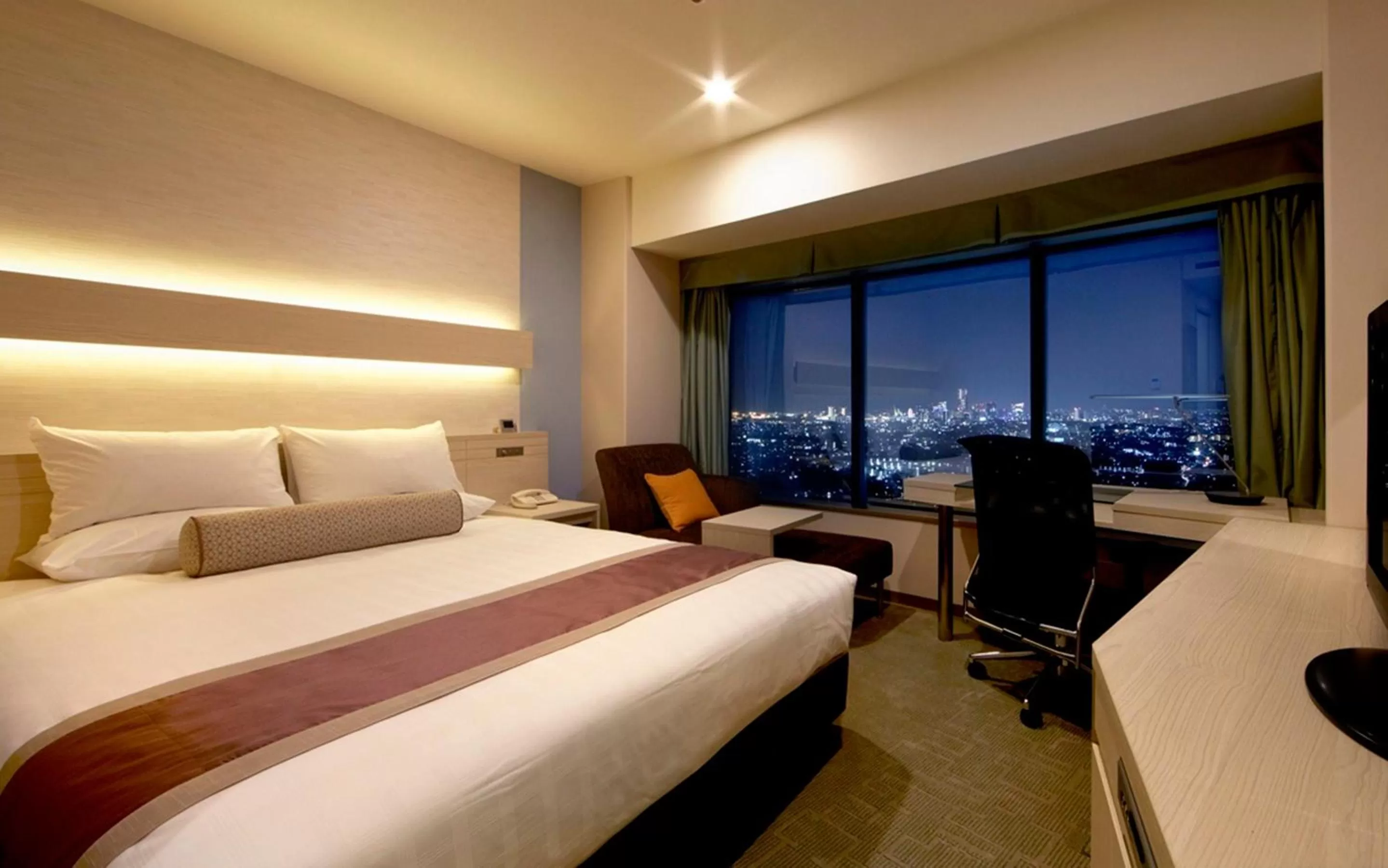 Photo of the whole room, Bed in Shin Yokohama Prince Hotel