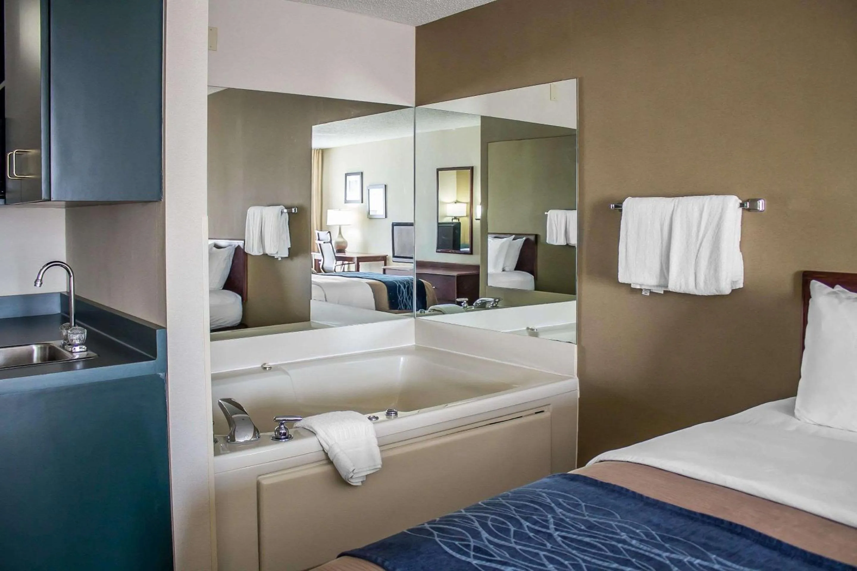 Queen Room with Two Queen Beds with Hot Tub in Comfort Inn