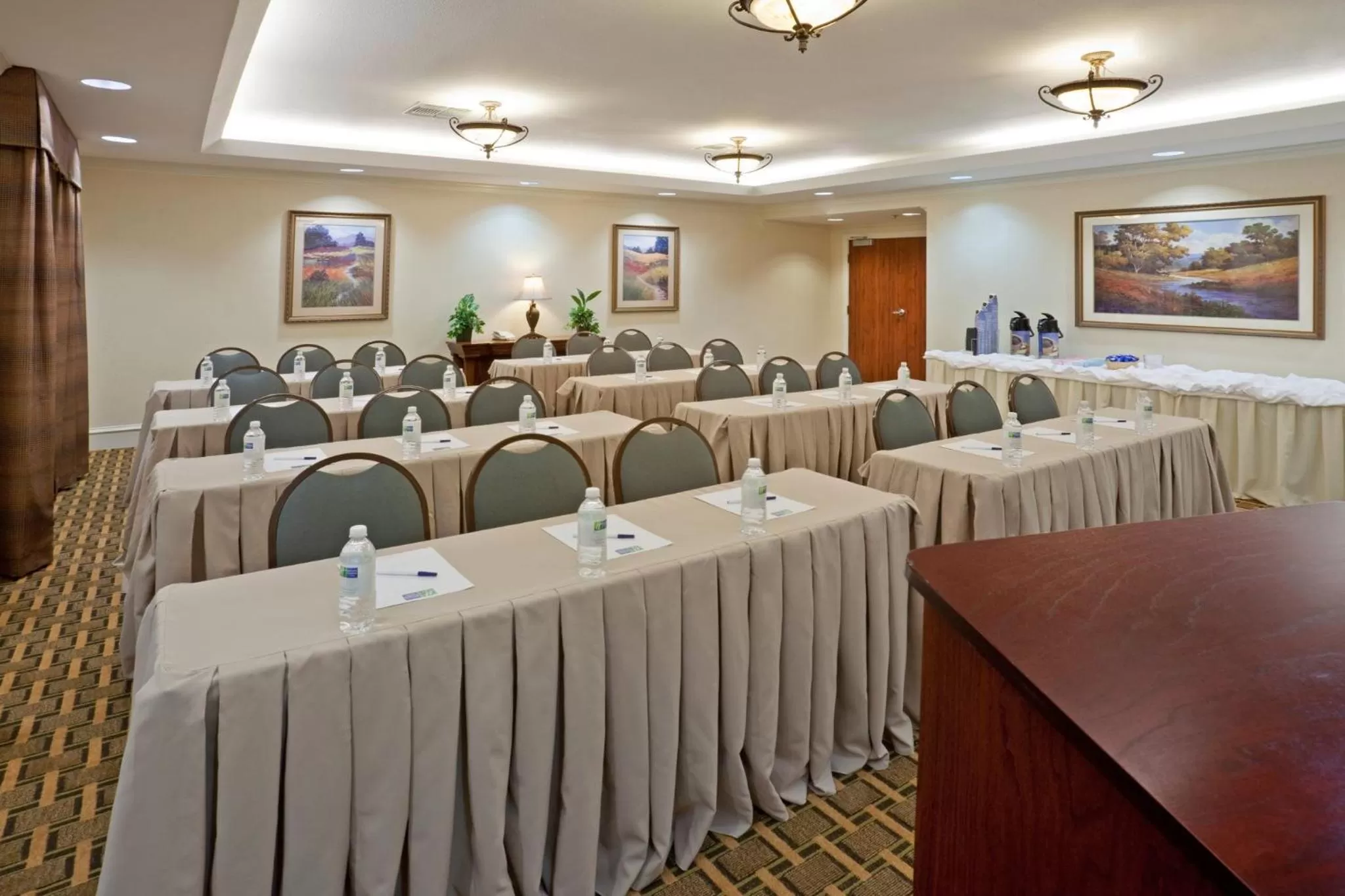 Meeting/conference room in Holiday Inn Express & Suites Waxahachie by IHG