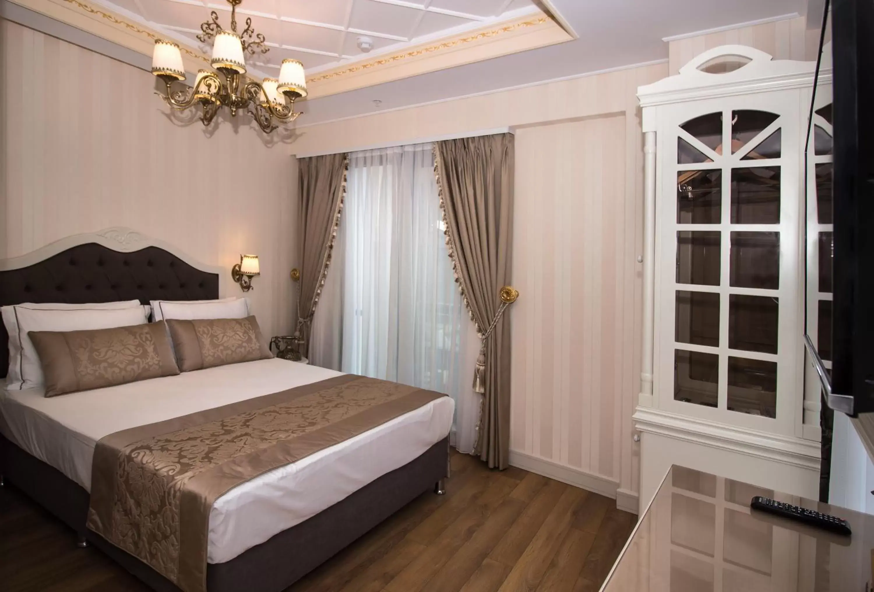 Deluxe Double Room in Istanbul Town Hotel Deluxe Double Room in Istanbul Town Hotel