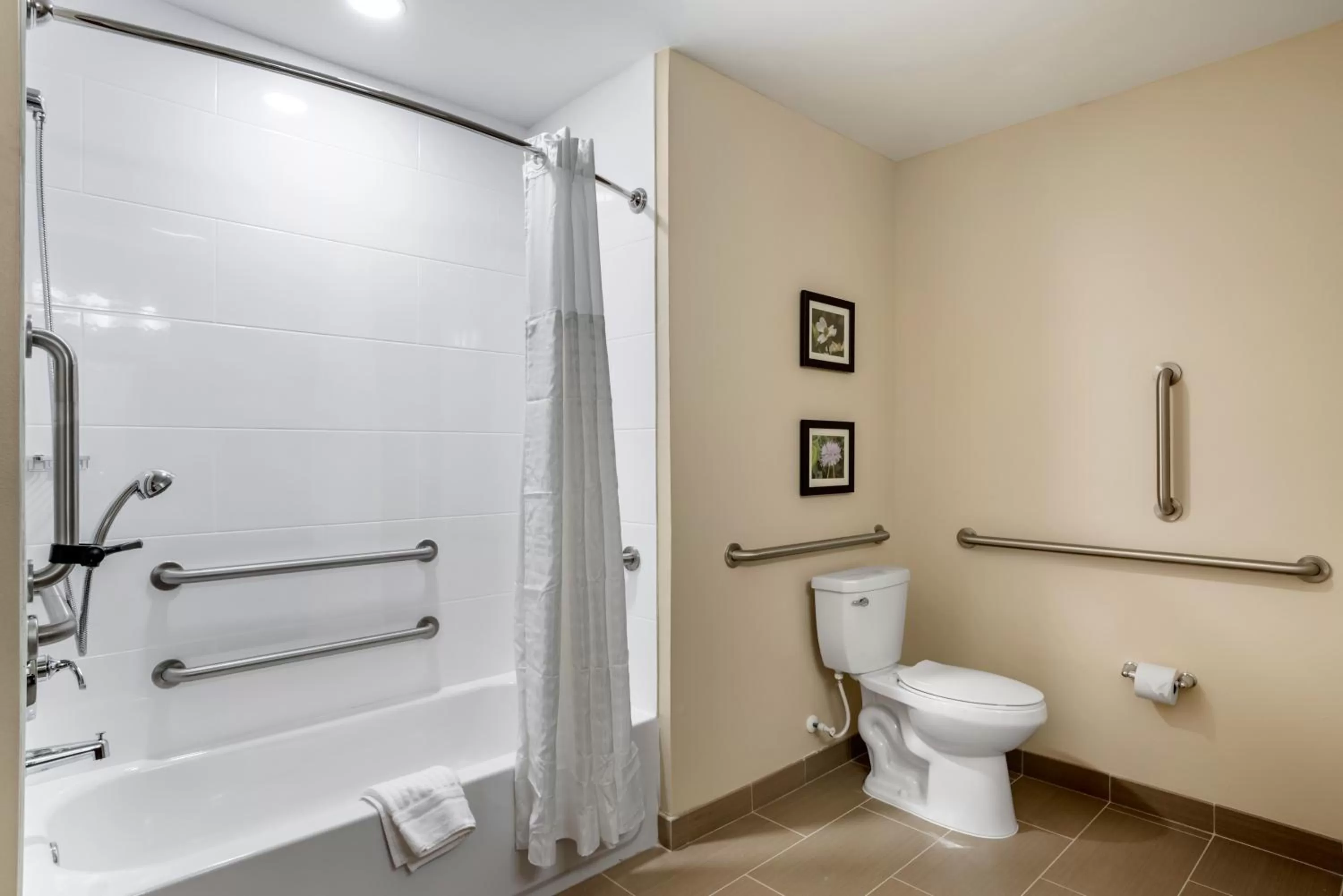 Bathroom in Comfort Inn & Suites Winchester