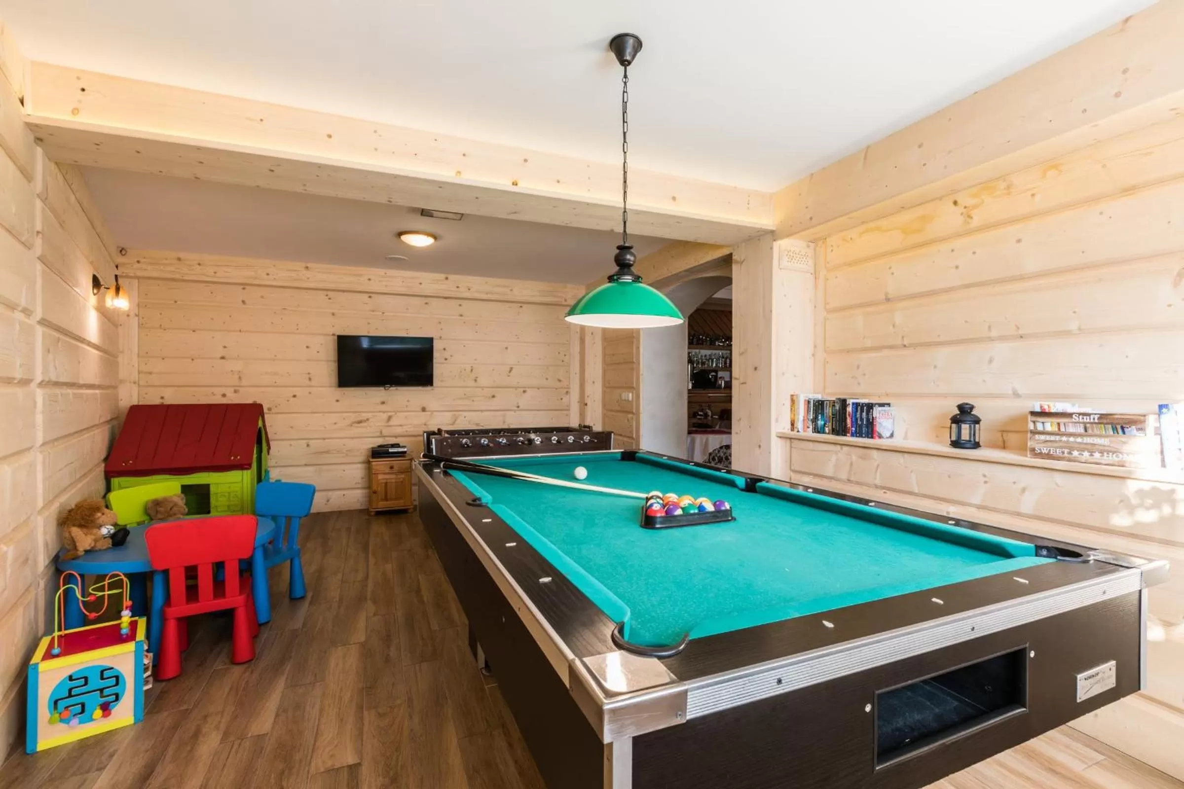 Billiard in Willa Baciarka-basen, sauny i jacuzzi